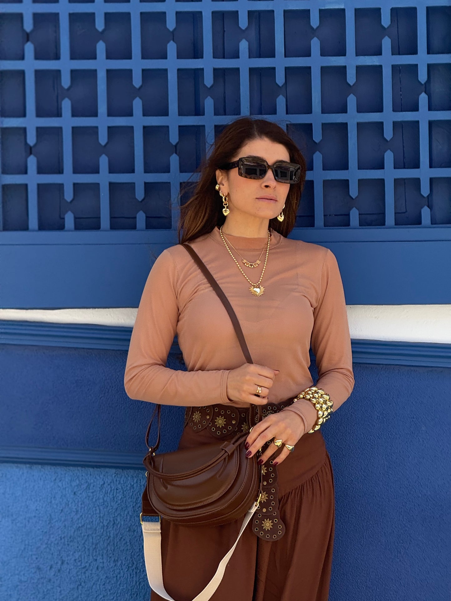 Bolso manos libres tipo cuero con doble cargadera