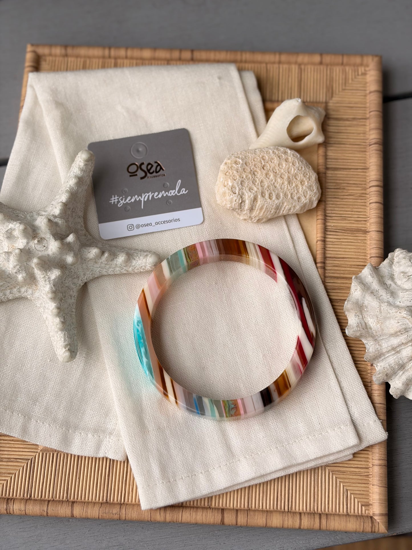 Pulsera multicolor en resina