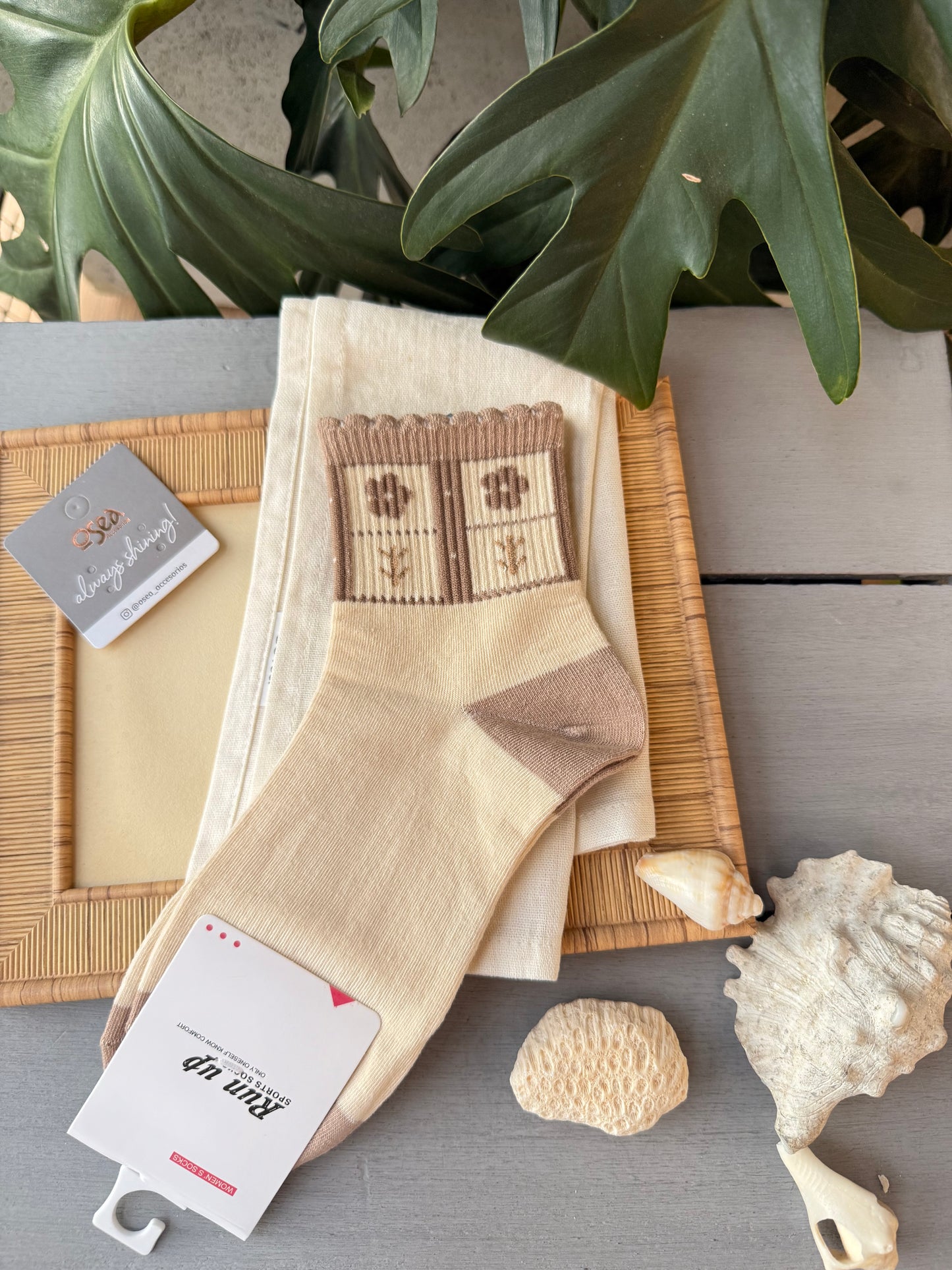 Medias en tonos café claro