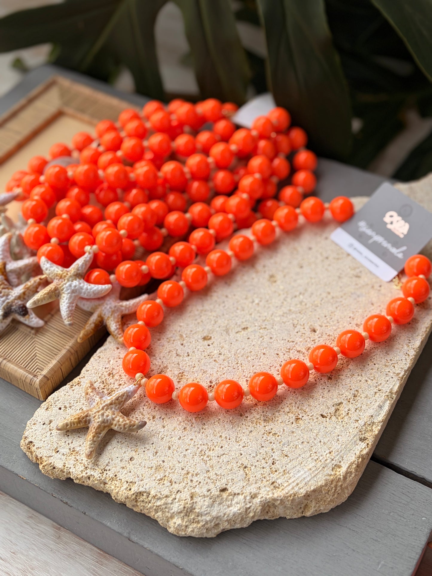 Collar bolas naranja intenso dije estrella de mar