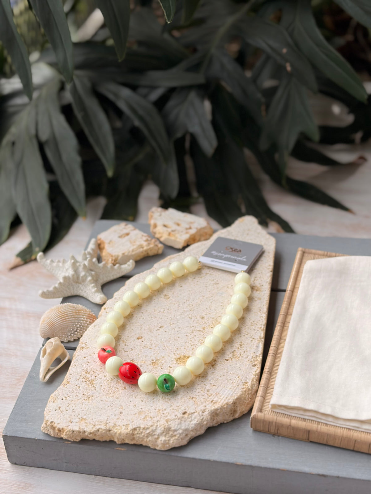 Collar bolas con dijes de frutas