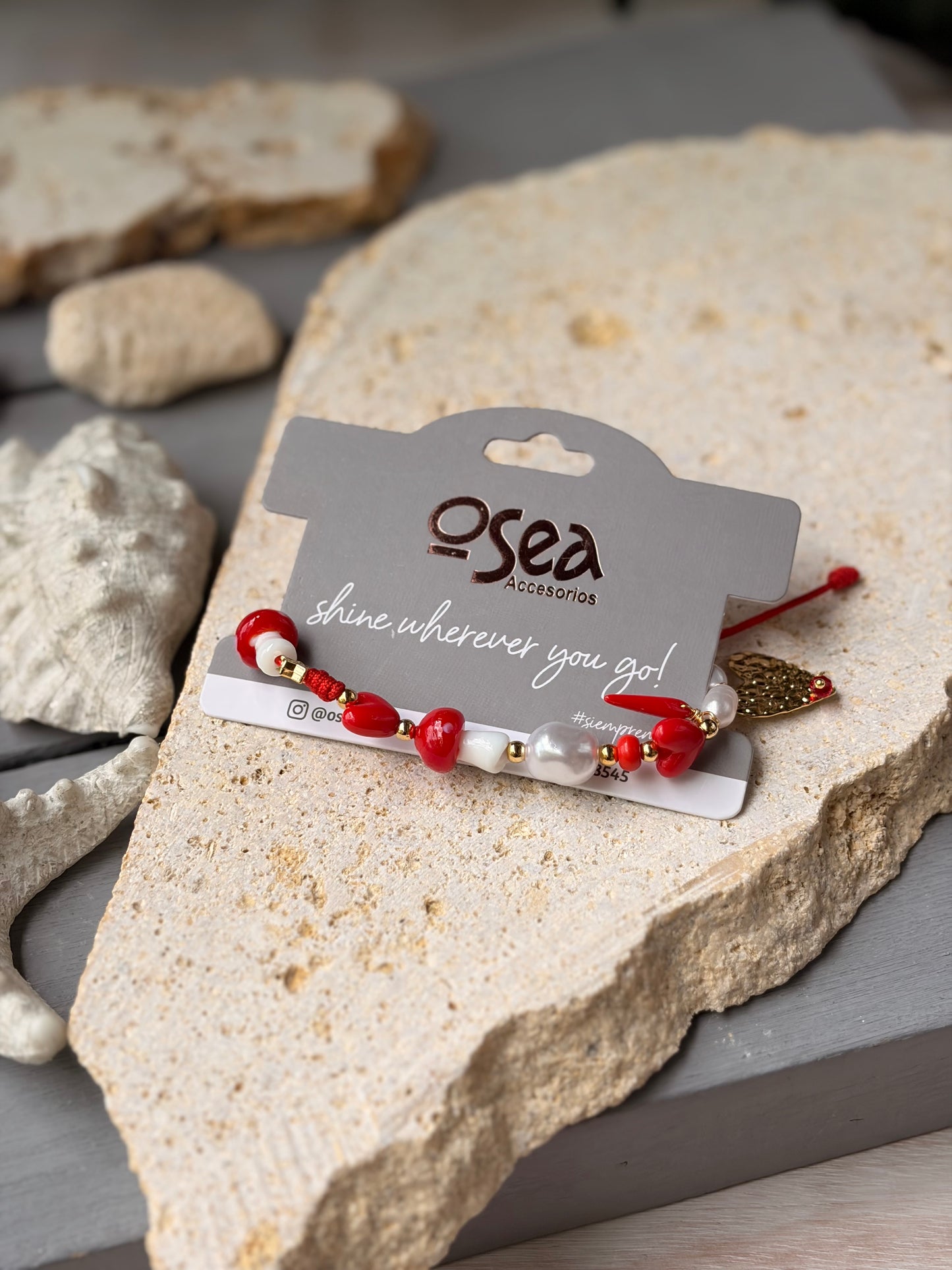 Pulsera en hilo hongos y corazones