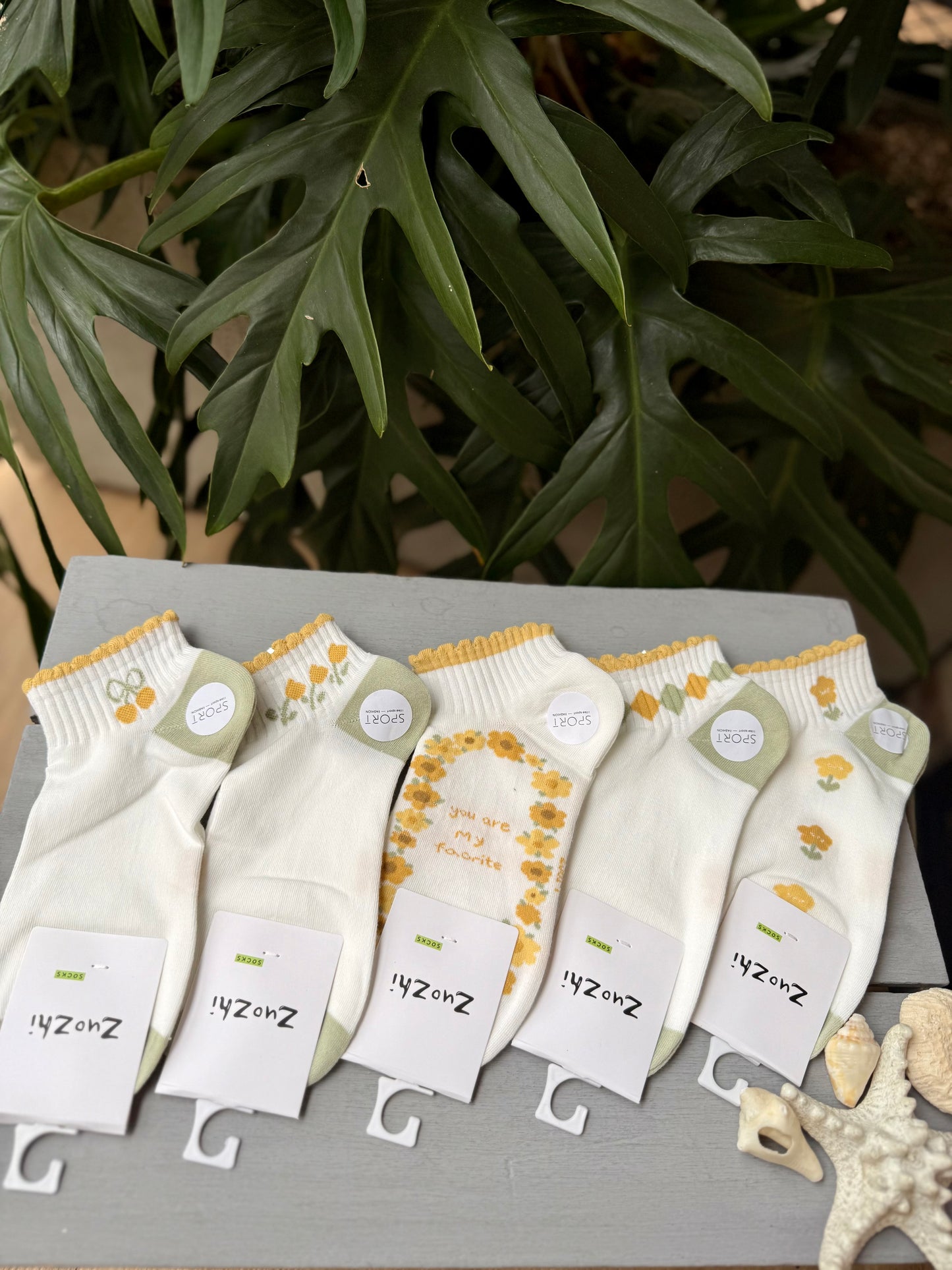 Media con detalles mostaza 💛💛