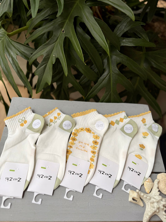 Media con detalles mostaza 💛💛