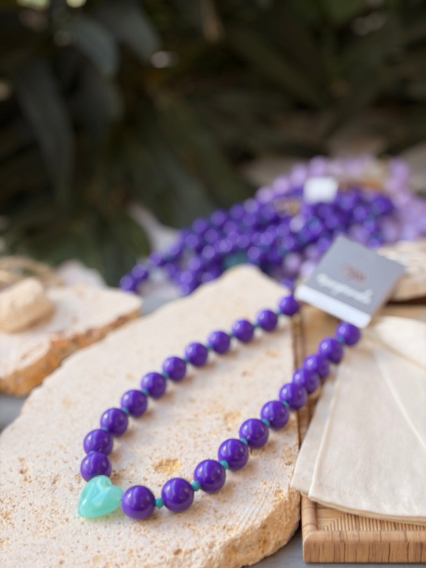 Collar bolas moradas dije corazón degradé menta