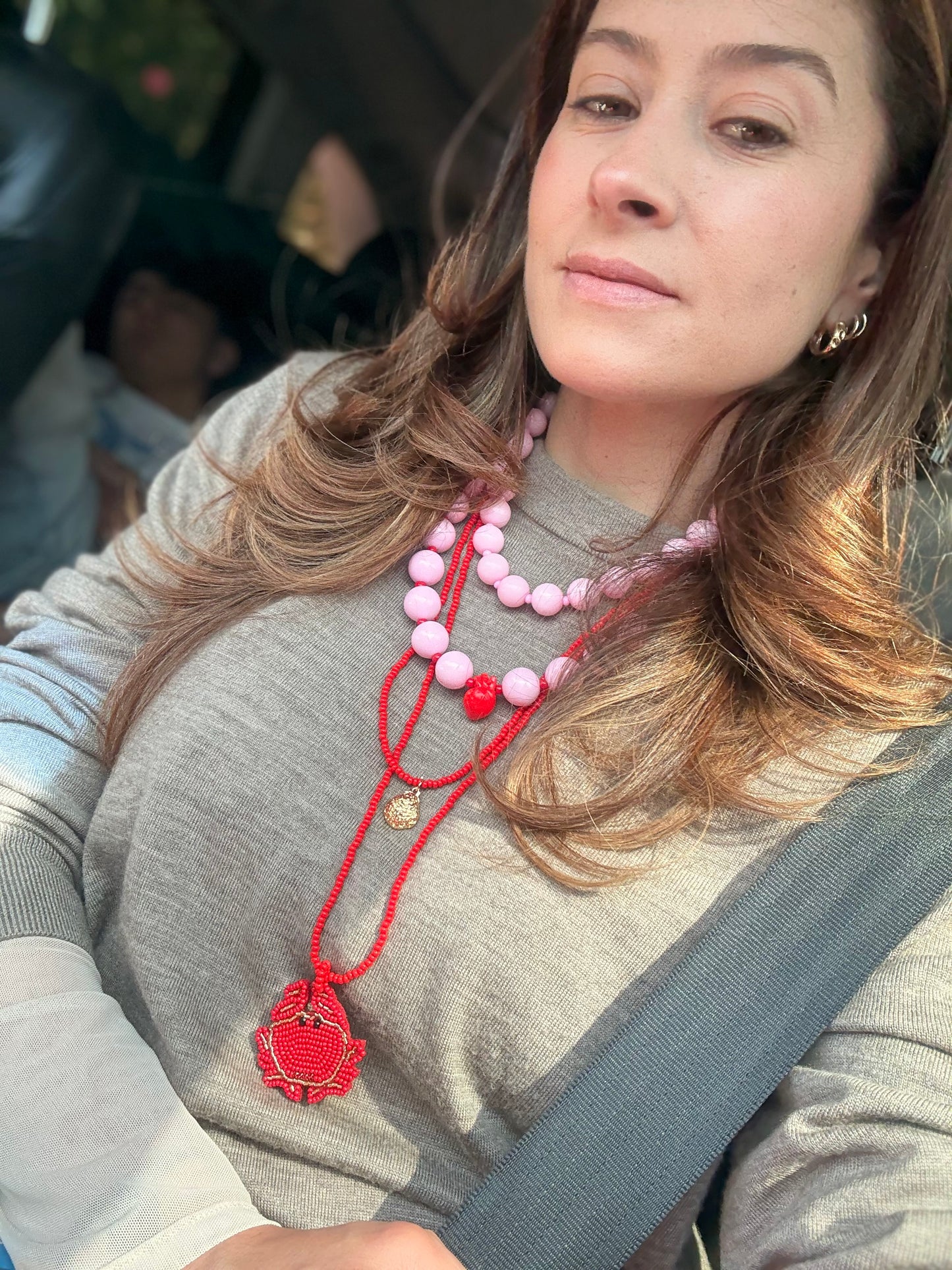 Collar bolas rosadas corazón anatómico rojo