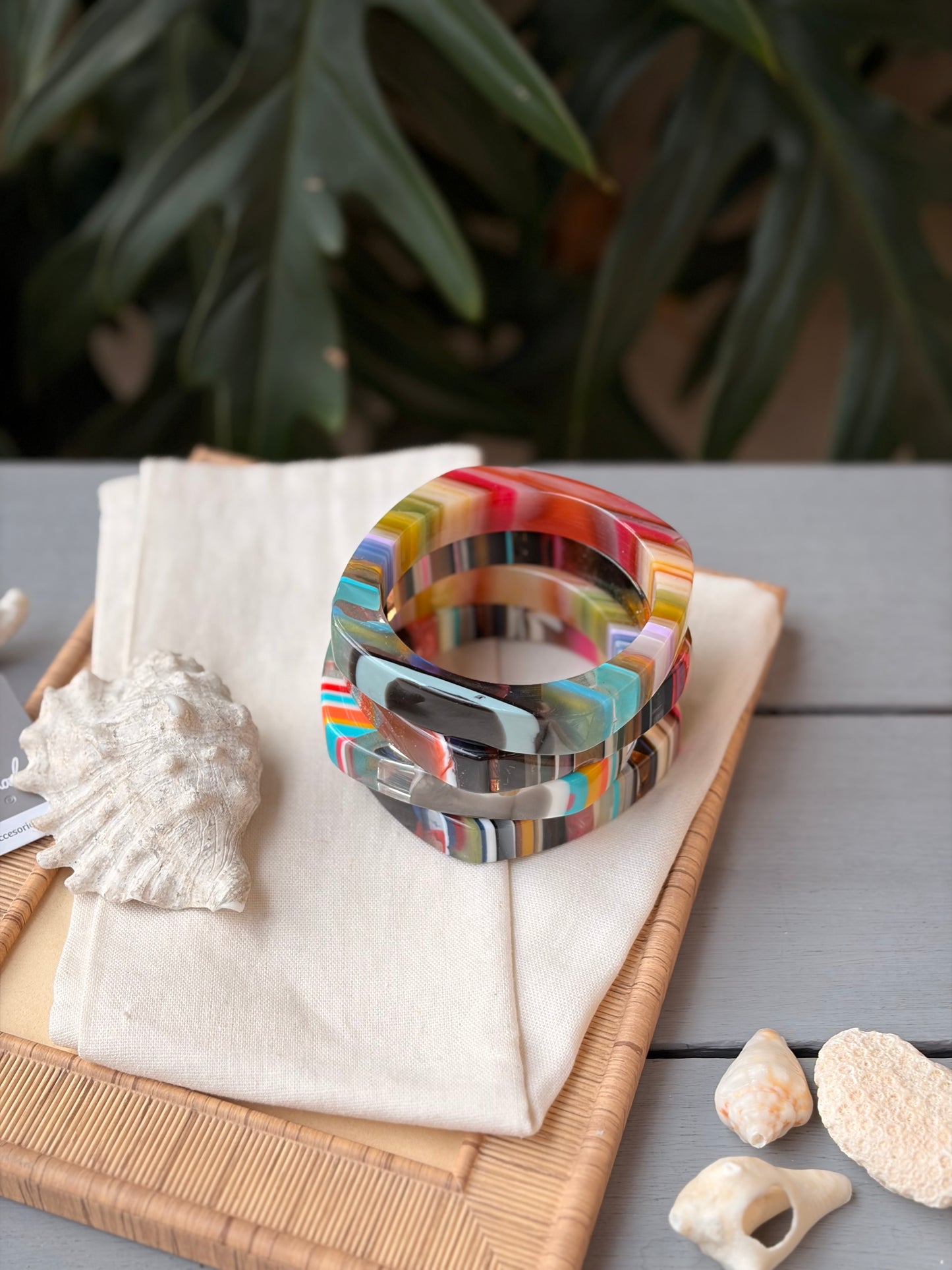 Pulsera cuadrada rayas en resina