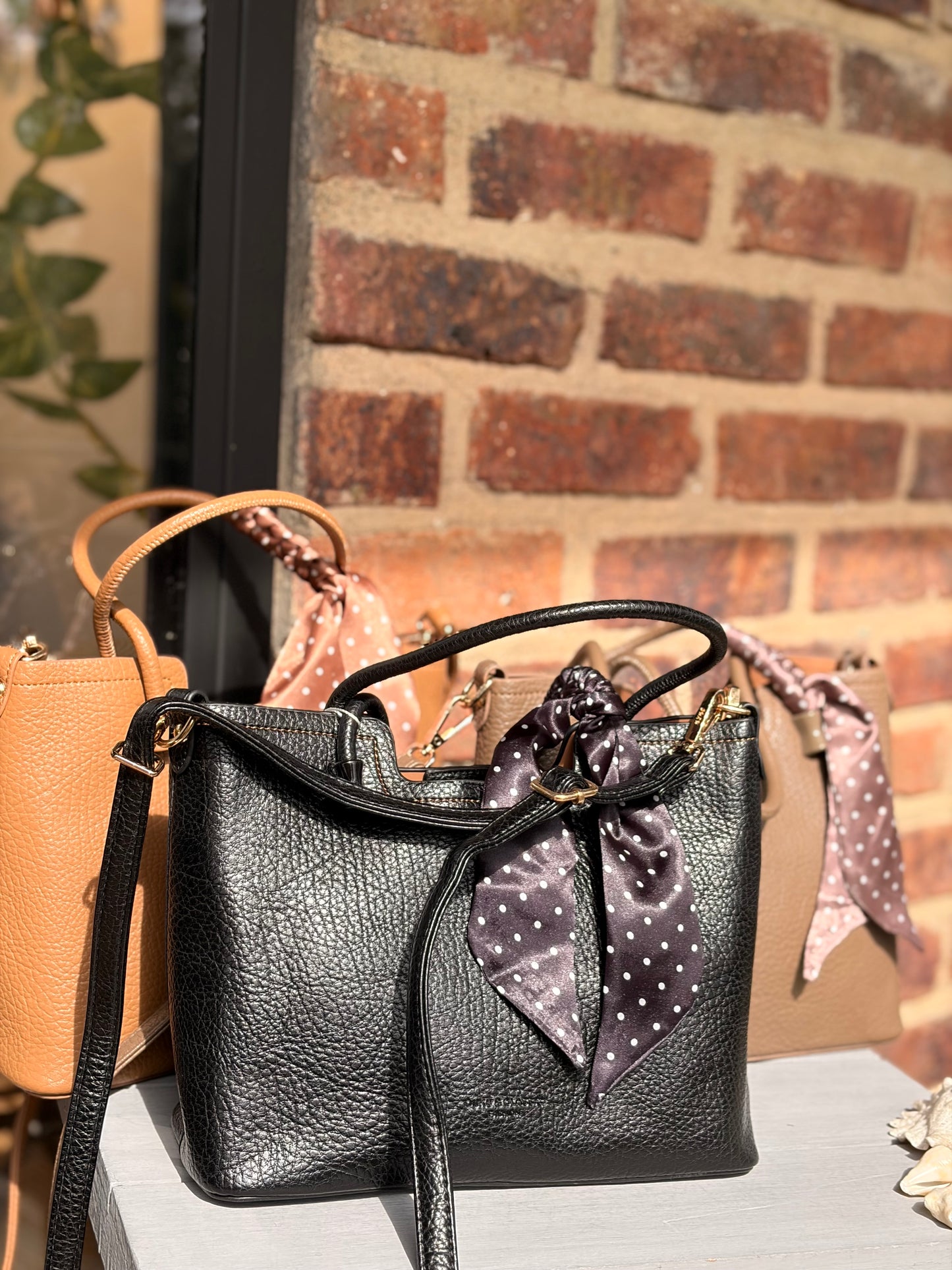 Bolso manos libres con pañoleta