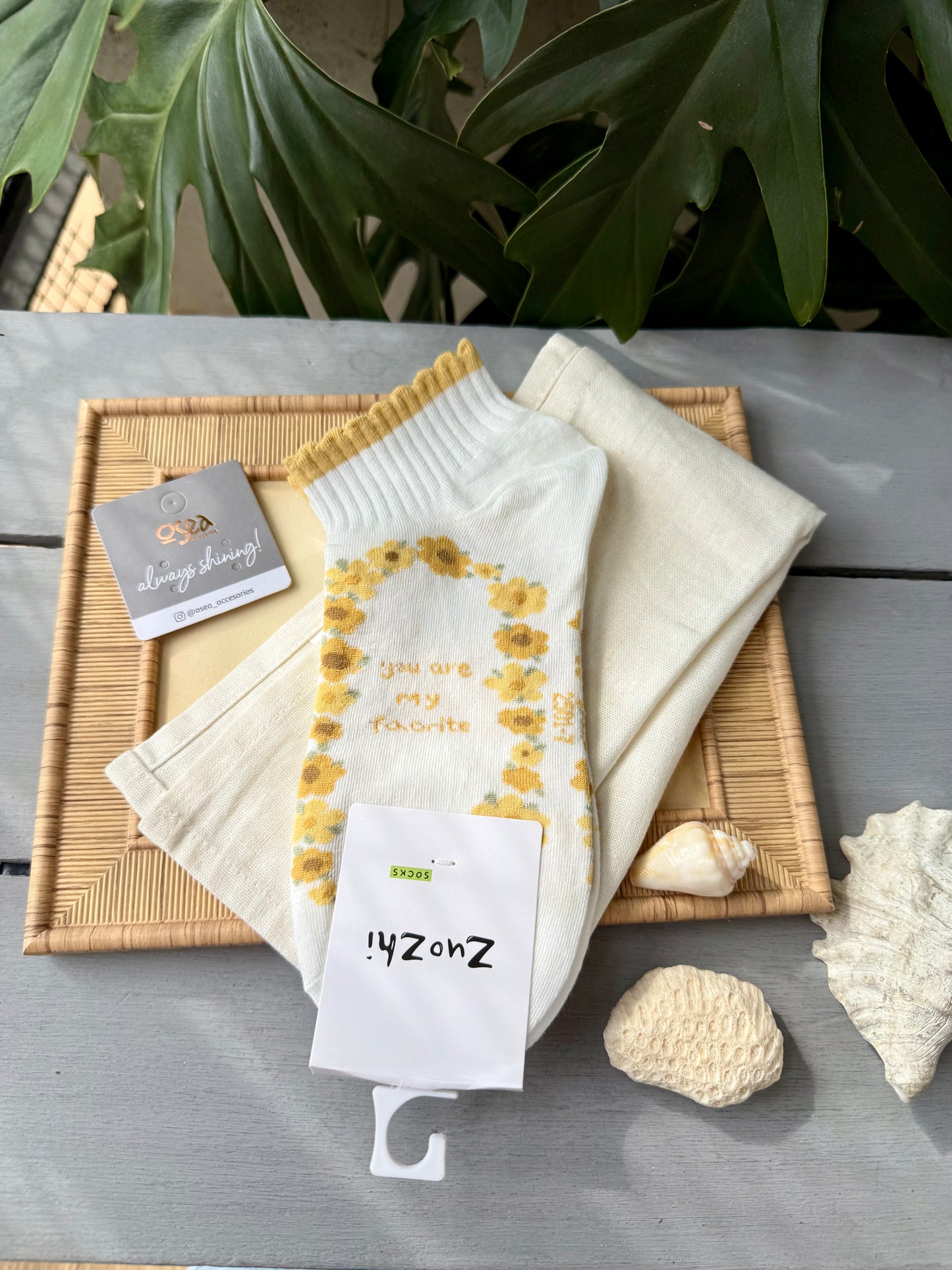 Media con detalles mostaza 💛💛