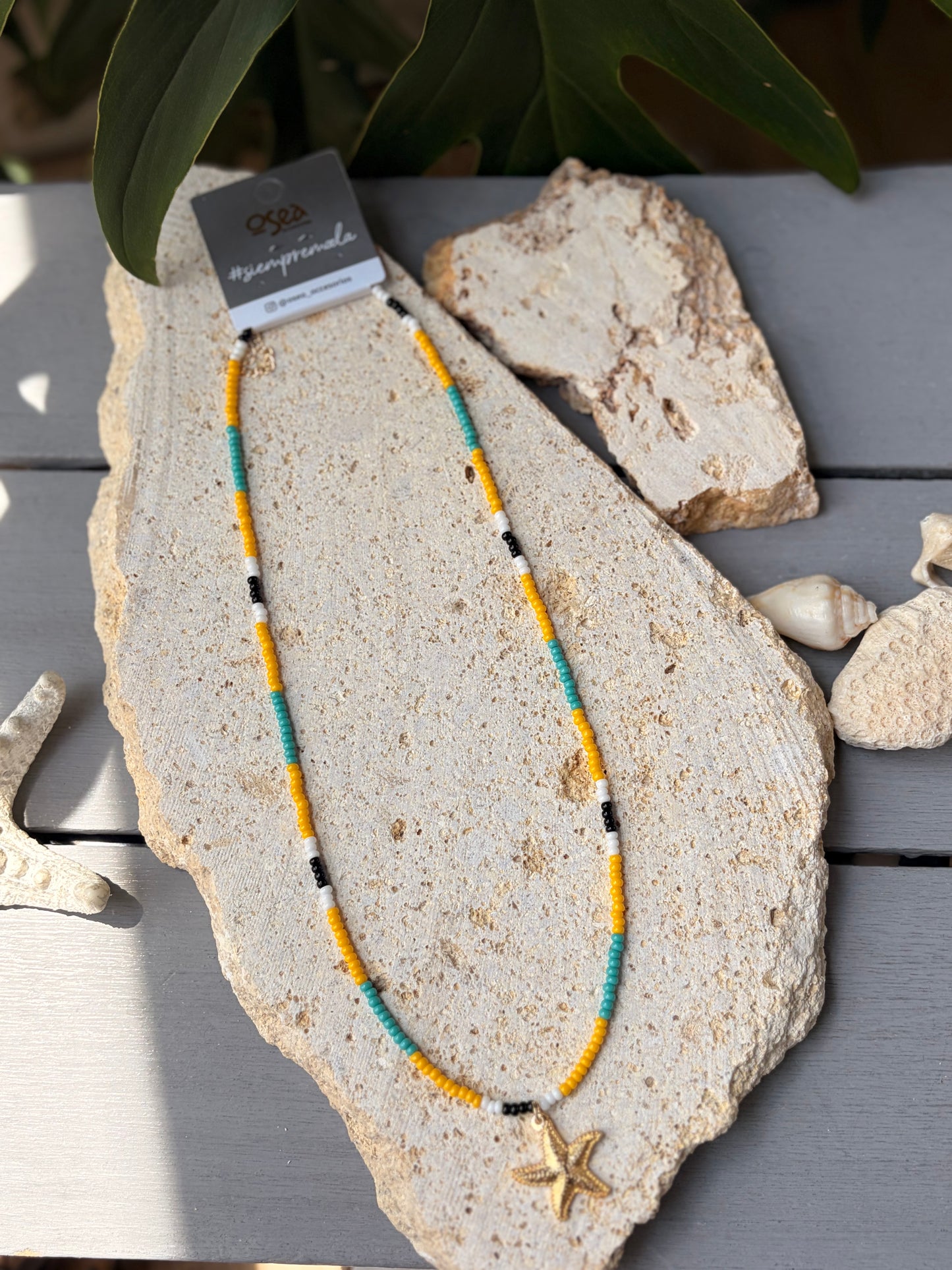 Collar mostacilla dije playero con baño en oro 24k