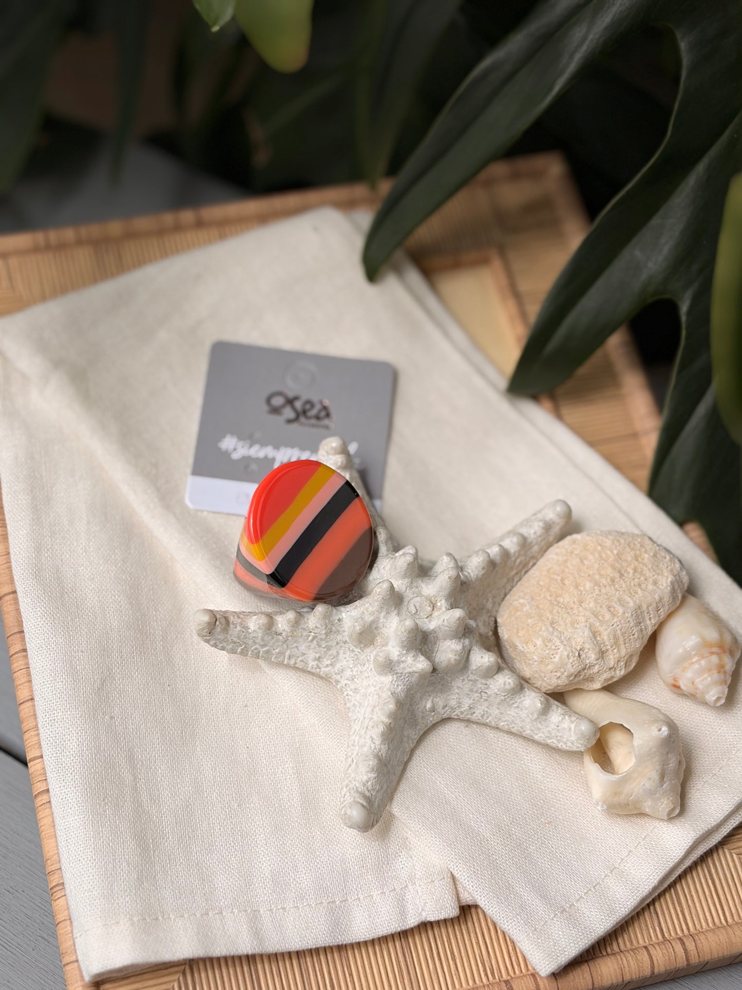 Anillo multicolor en resina