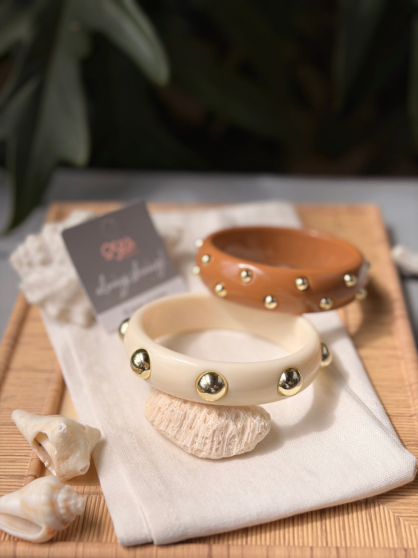 Pulsera en pasta con taches dorados