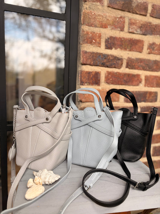 Bolso manos libres con llavero de corazón