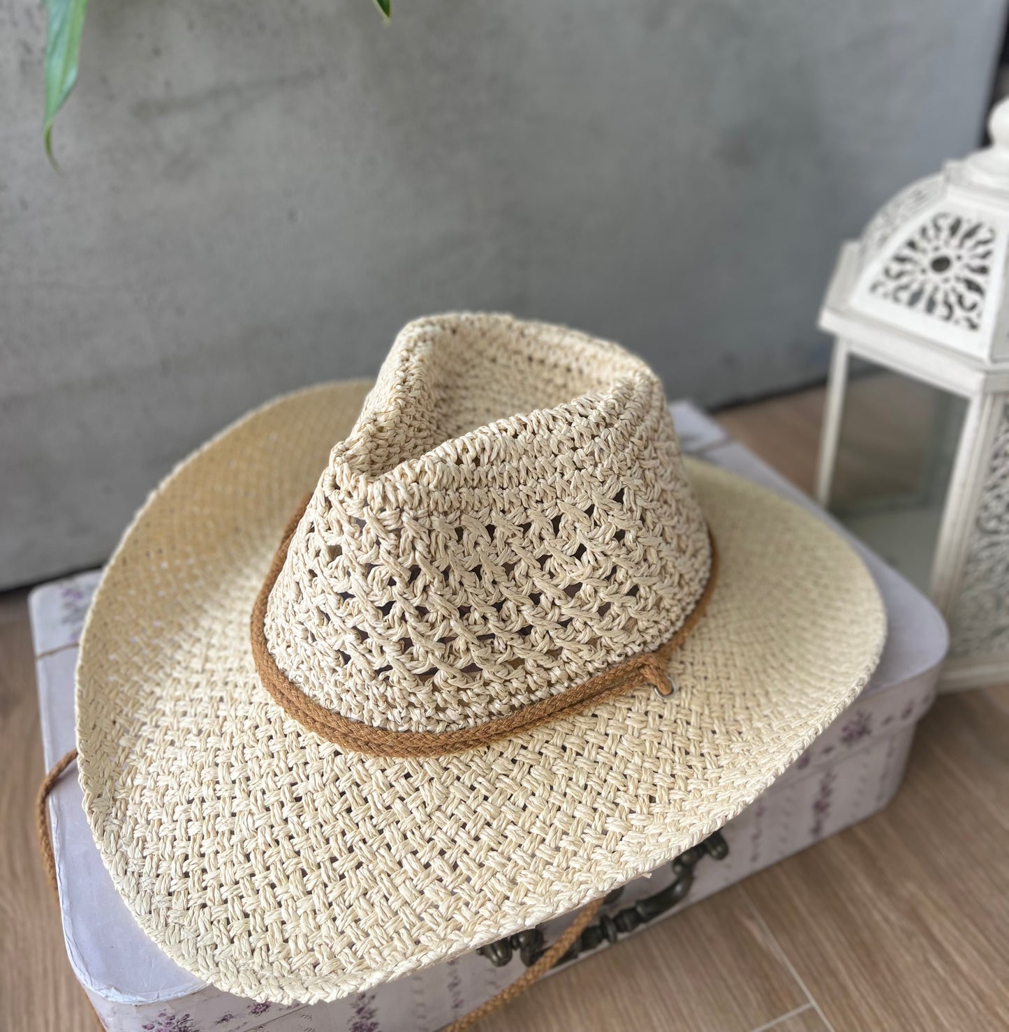 Sombrero tipo vaquero macramé con cordón