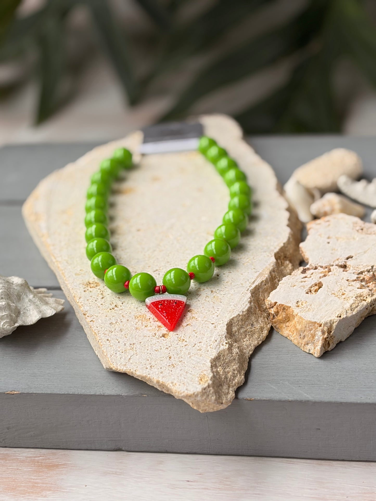 Collar bolas verdes dije sandía