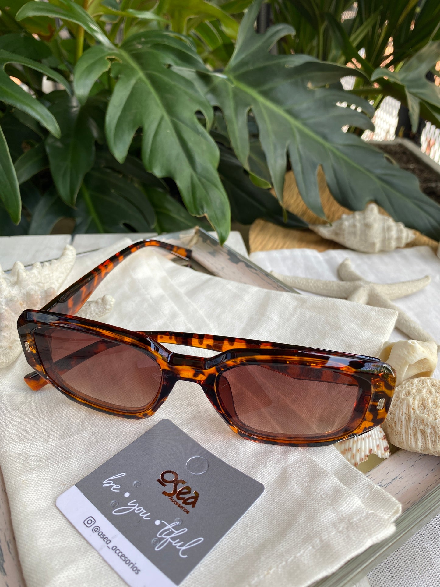 Gafas de sol rosadas y animal print