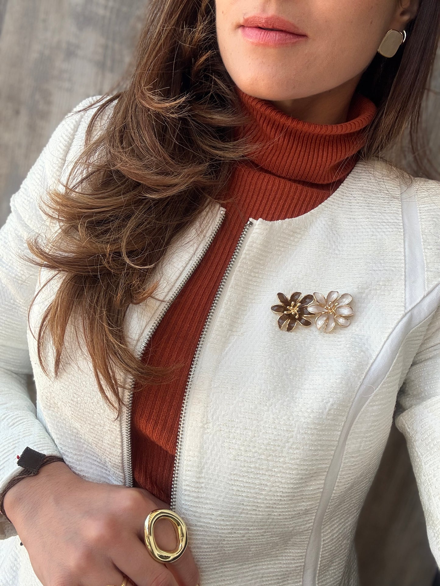 Prendedor flor esmaltado