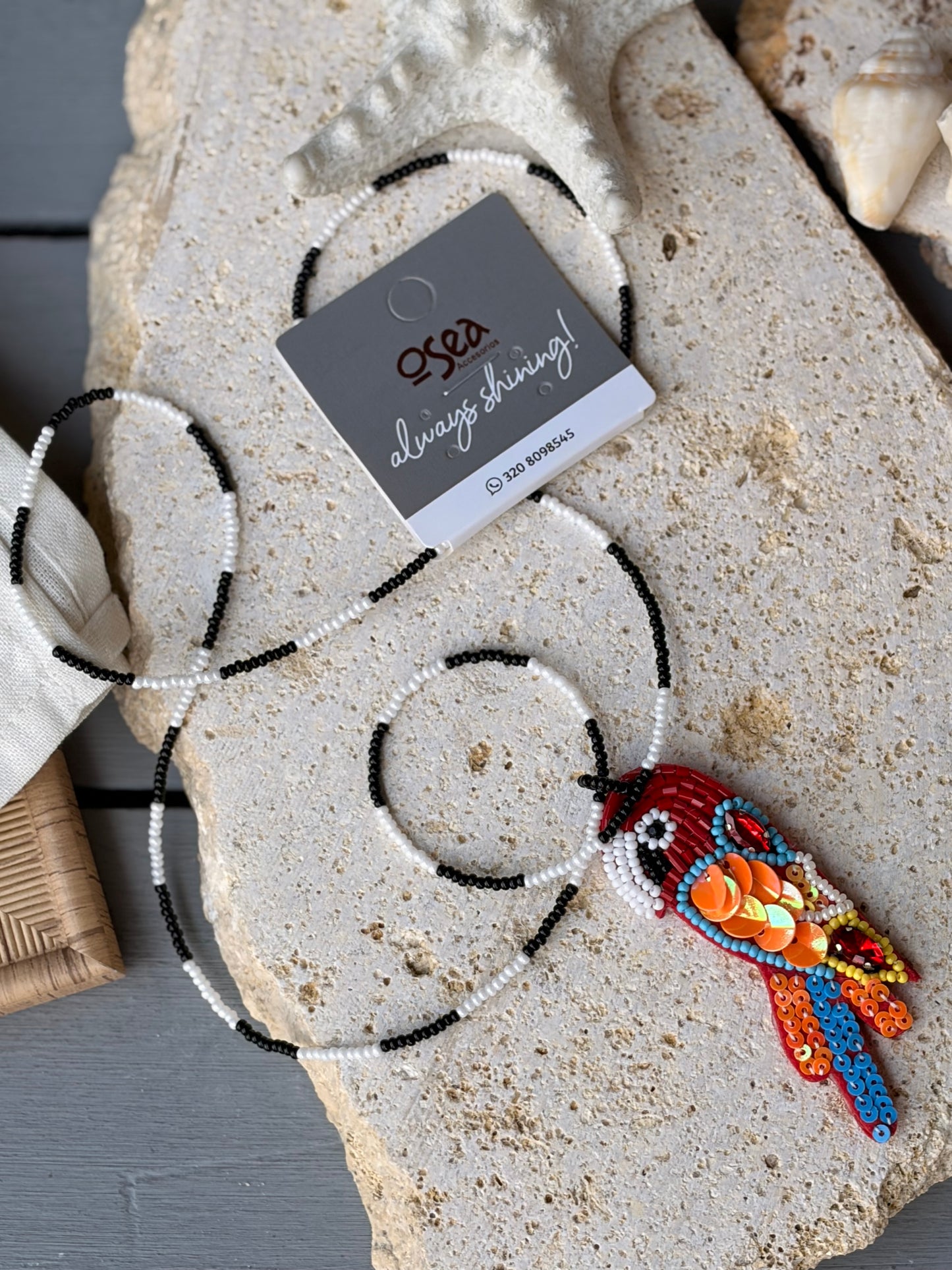 Collar largo dije guacamaya artesanal