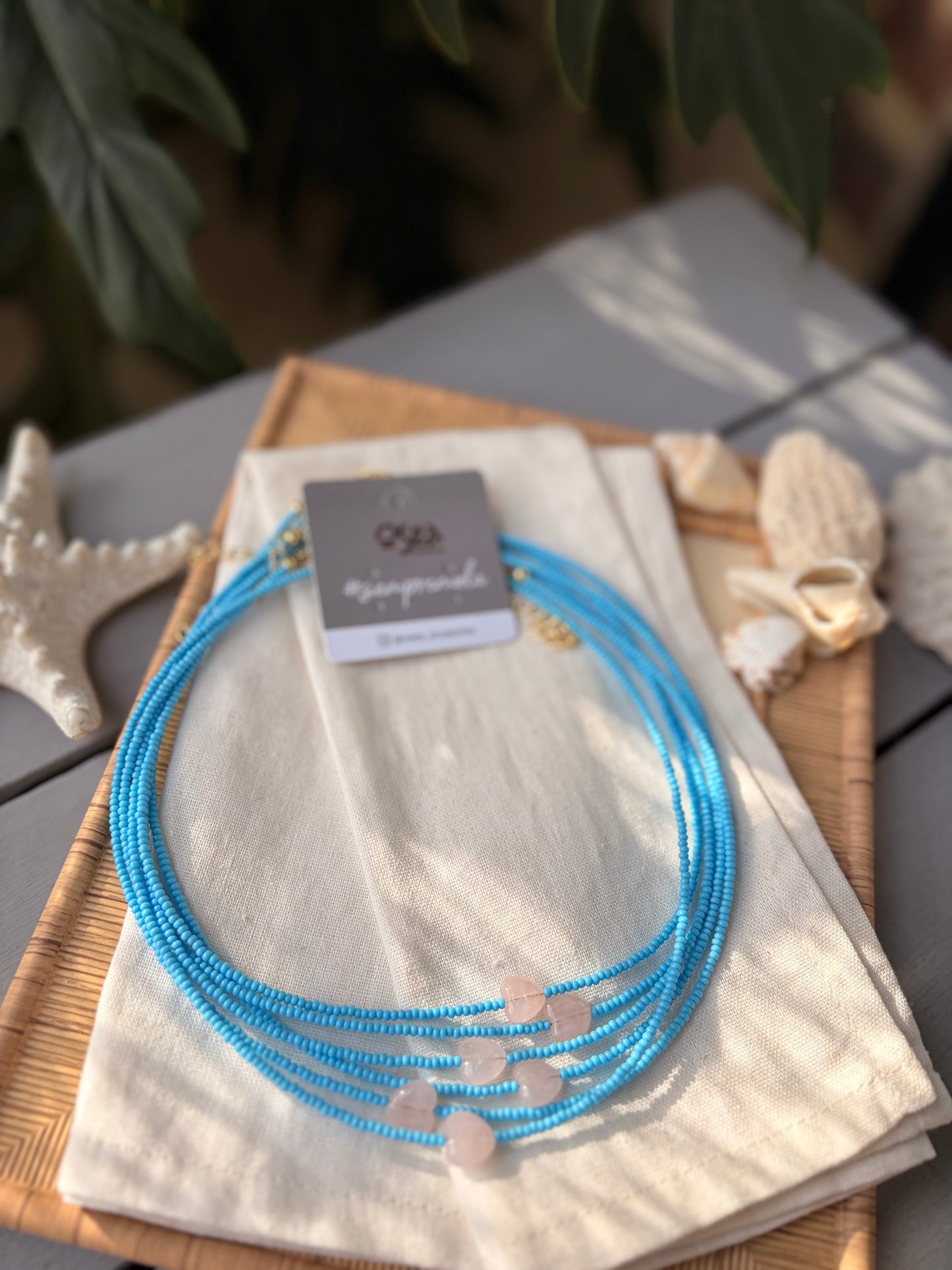 Choker mostacillas turquesa dije corazón rosado suave