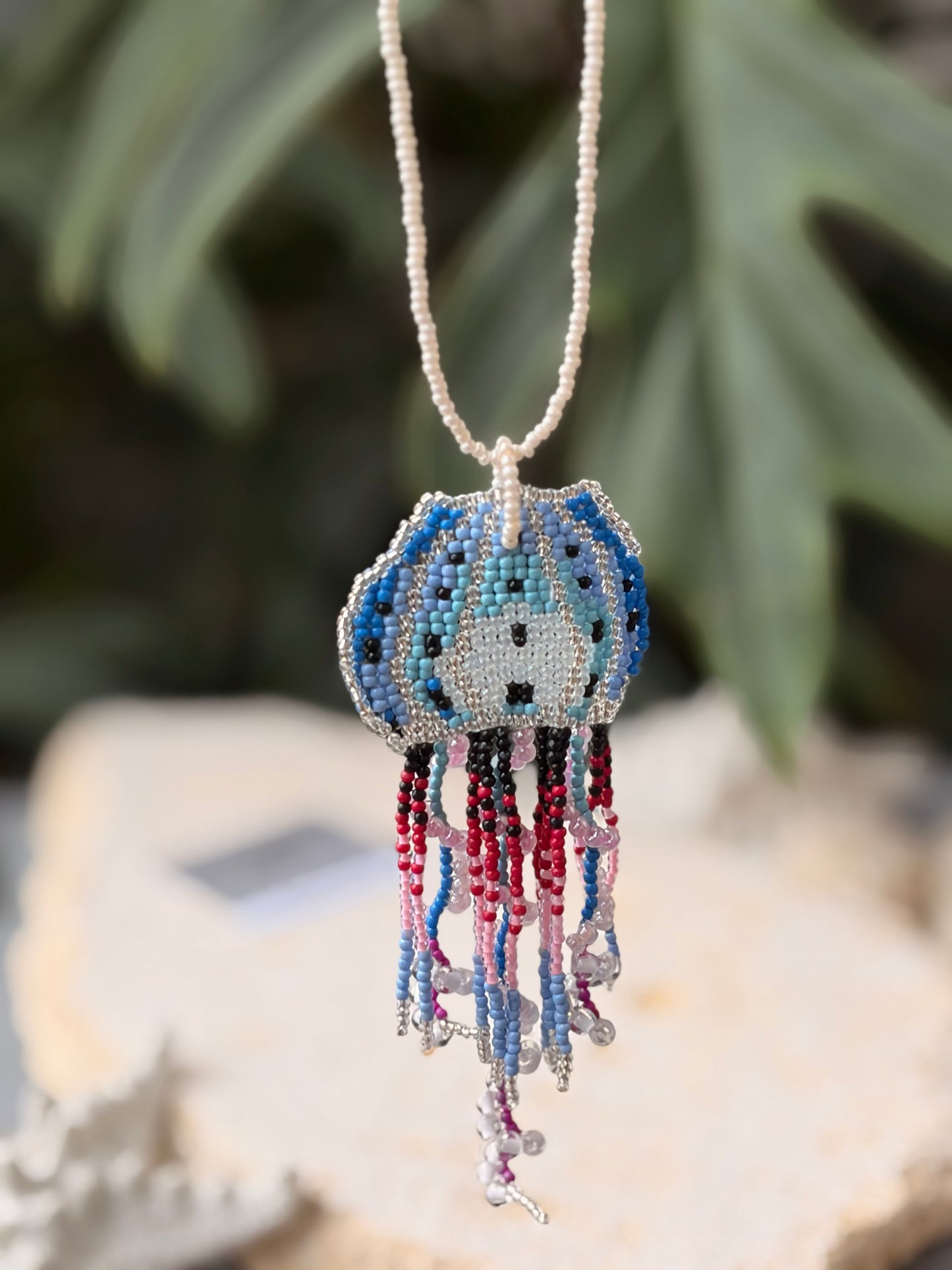 Collar largo medusa en mostacilla