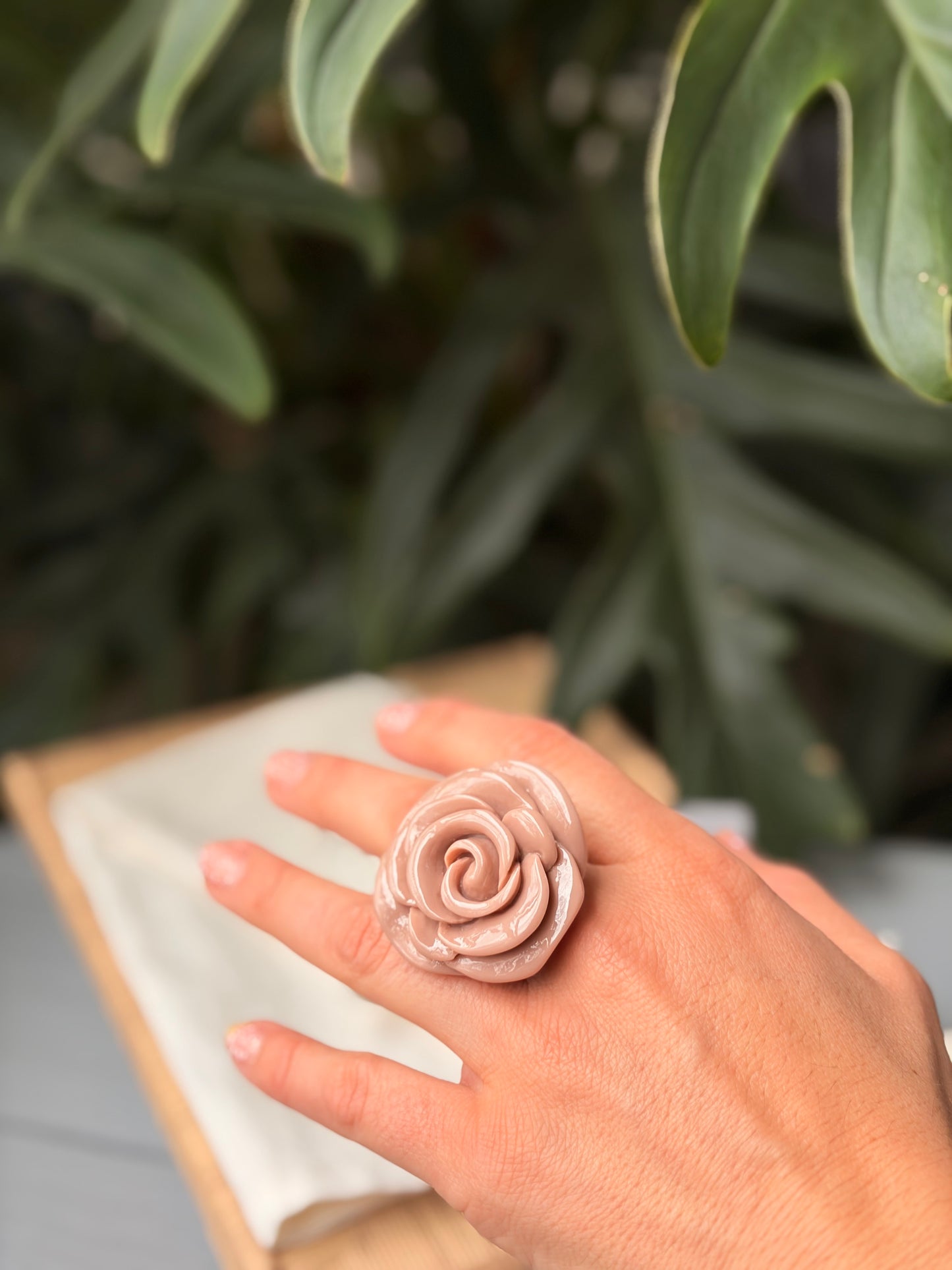 Anillo flor en resina