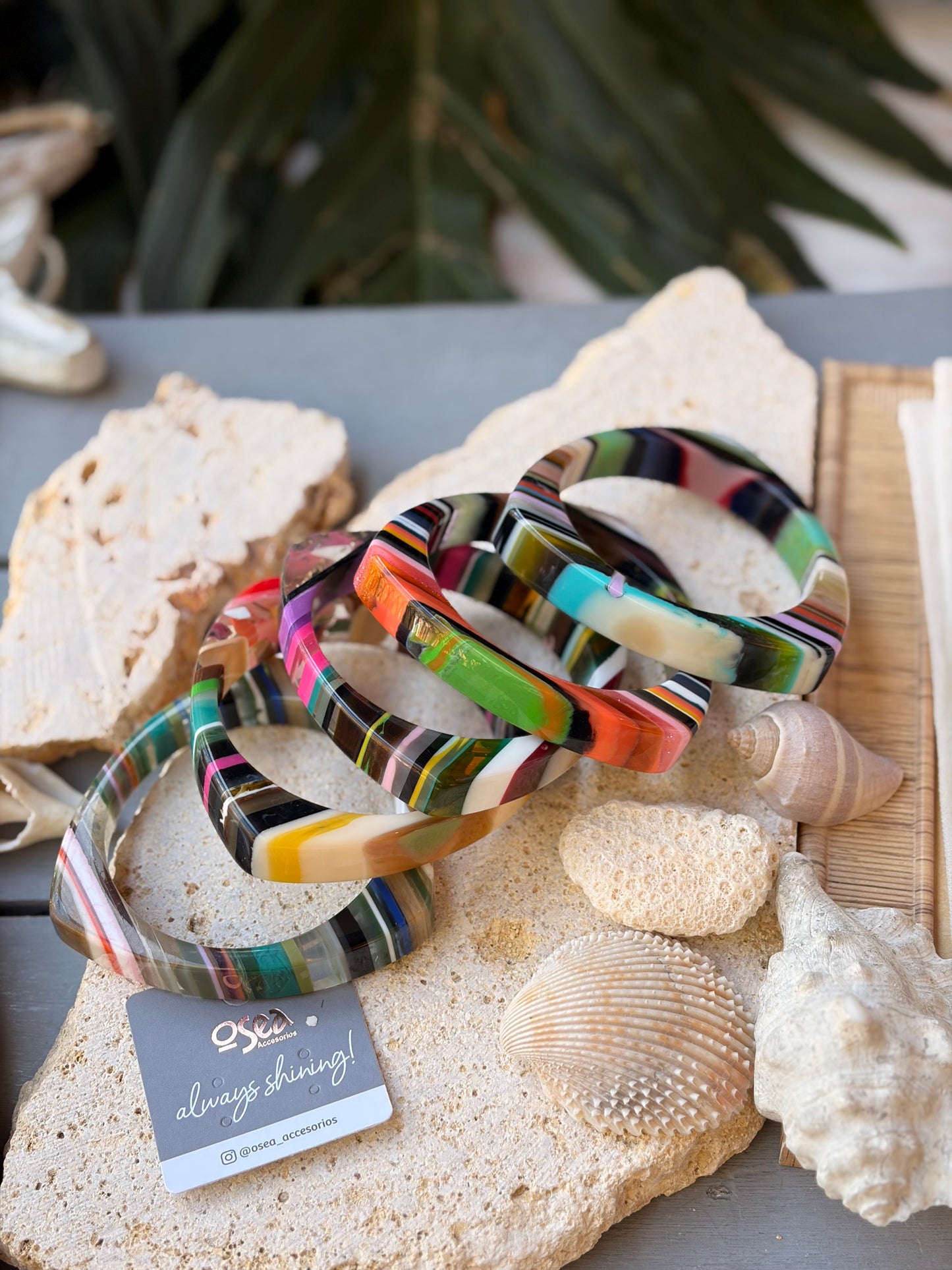 Pulsera resina triangular mix colores