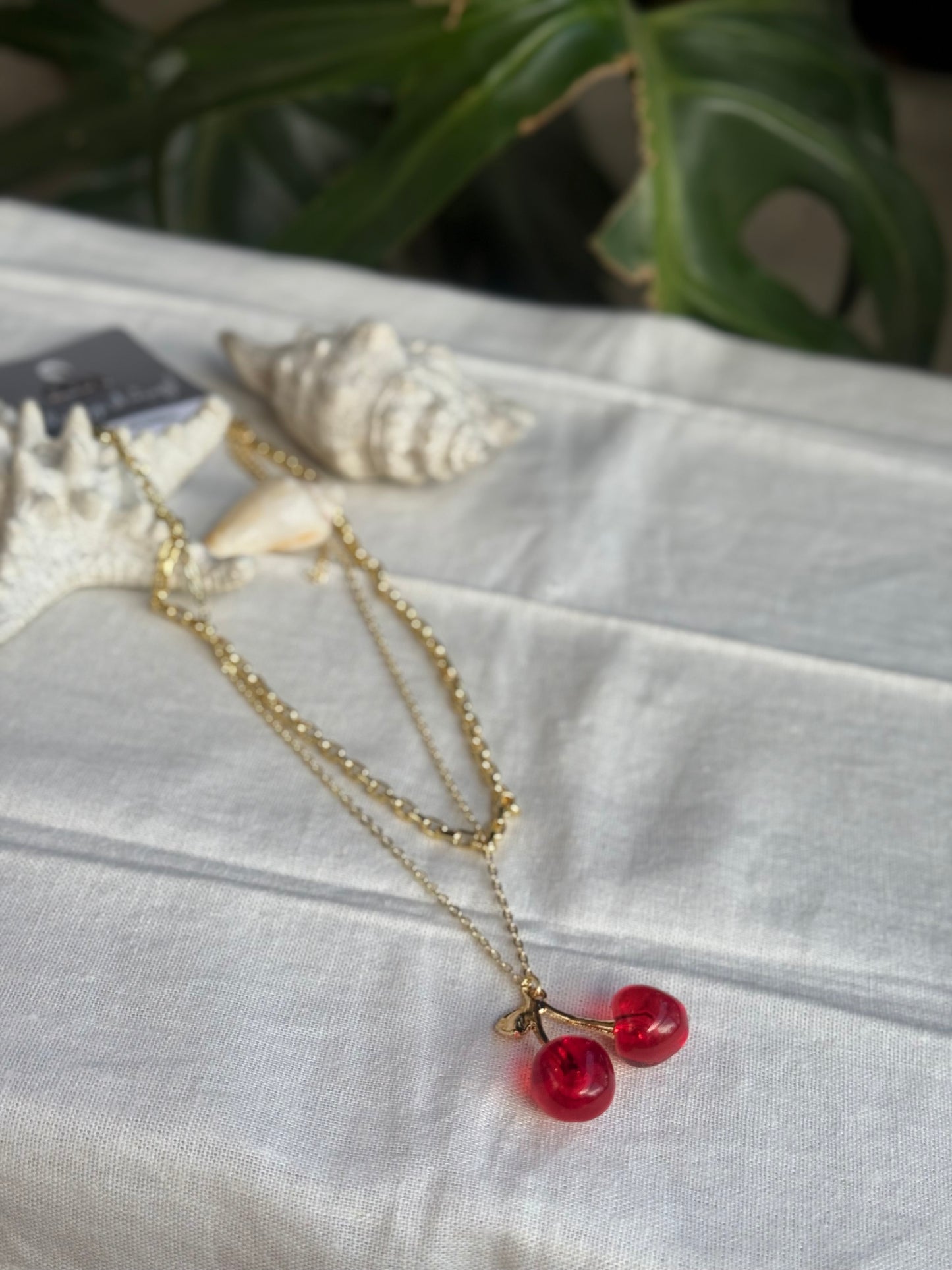 Collar rodinado doble dije cerezas