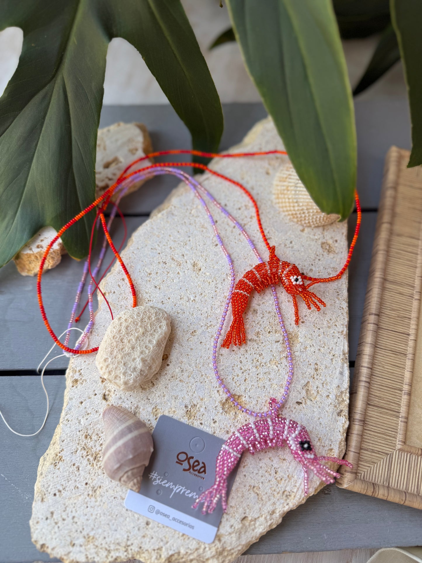 Collar largo tejido camarón 🦐