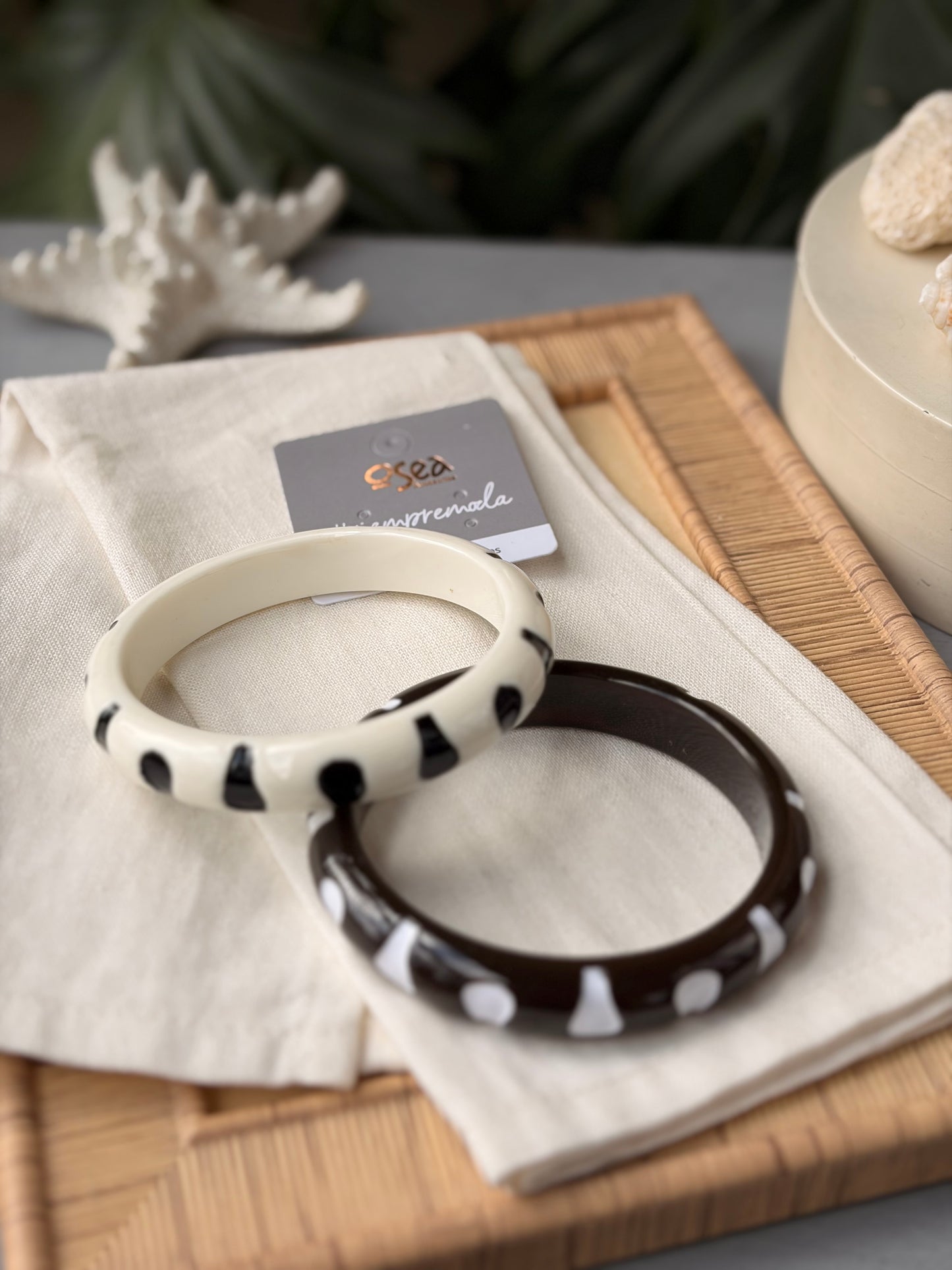 Pulsera africana en resina