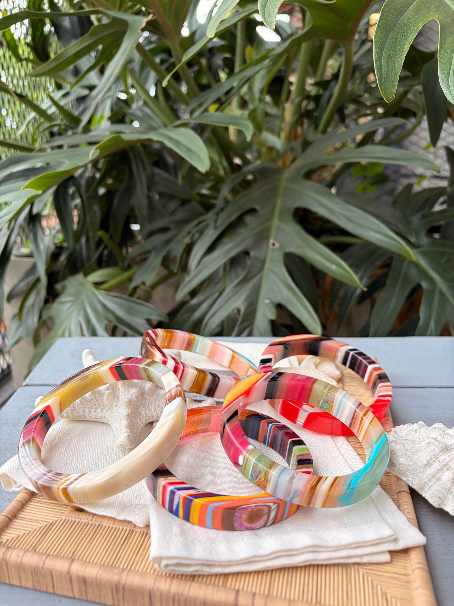 Pulsera multicolor en resina