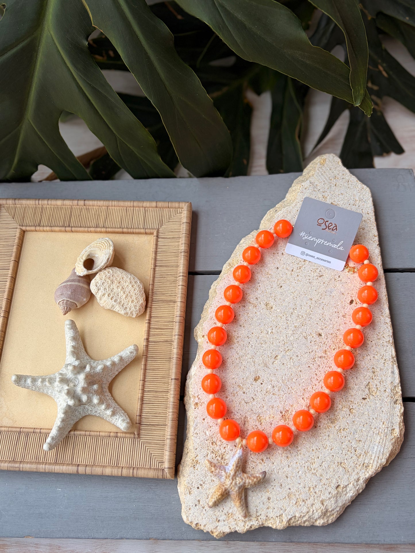 Collar bolas naranja intenso dije estrella de mar