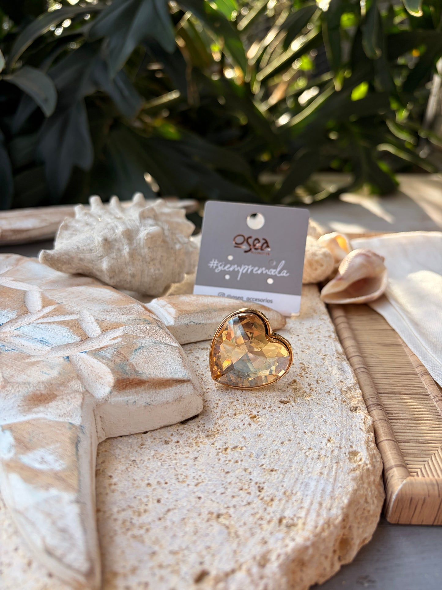 Anillo piedra cristal corazón