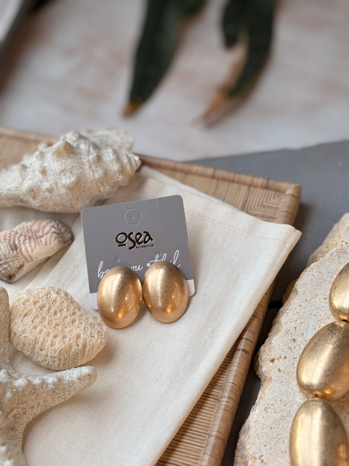 Maxicollar corazón y topos dorado envejecido