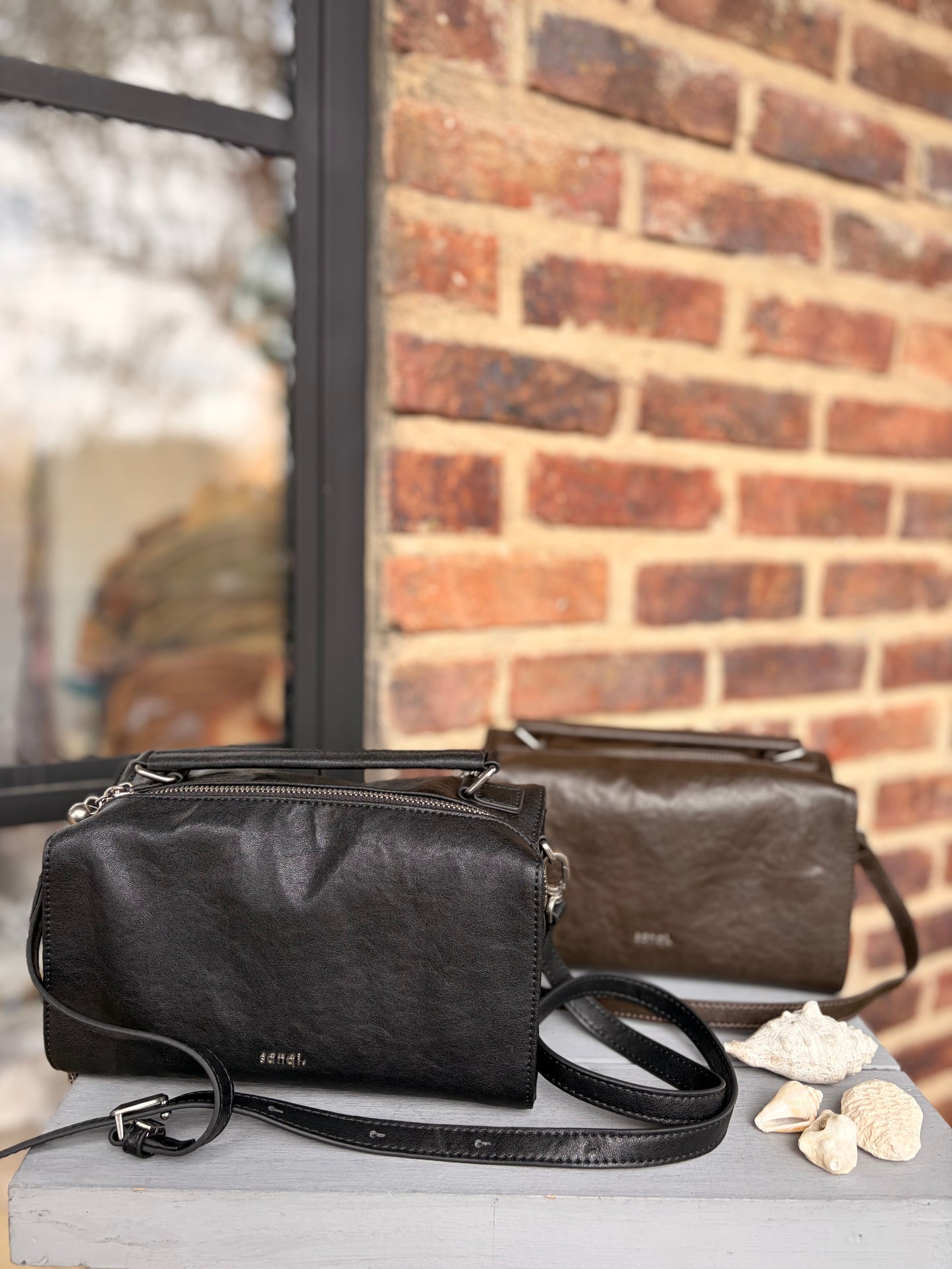 Bolso manos libres tipo baúl