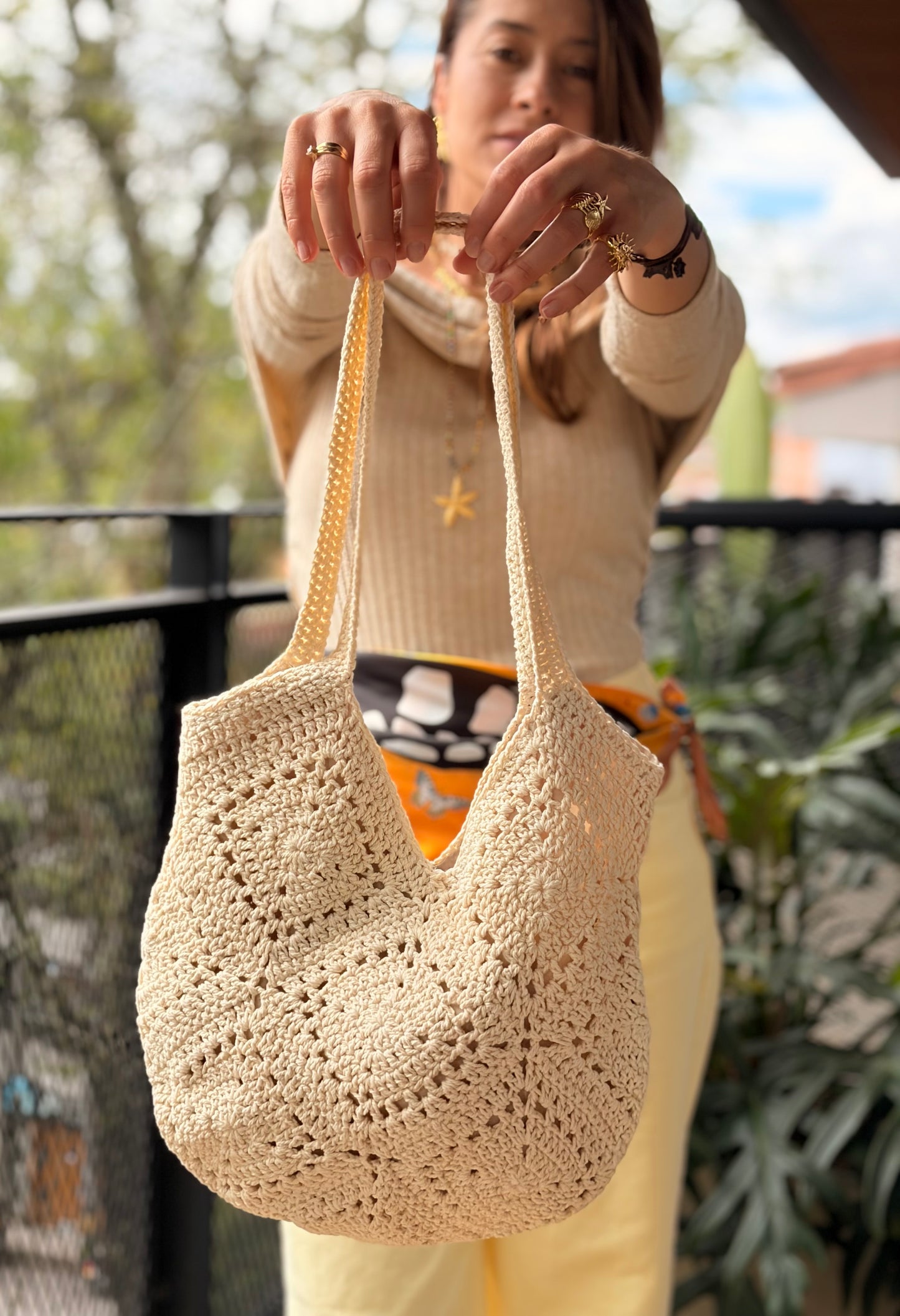 Bolso playero tejido en crochet