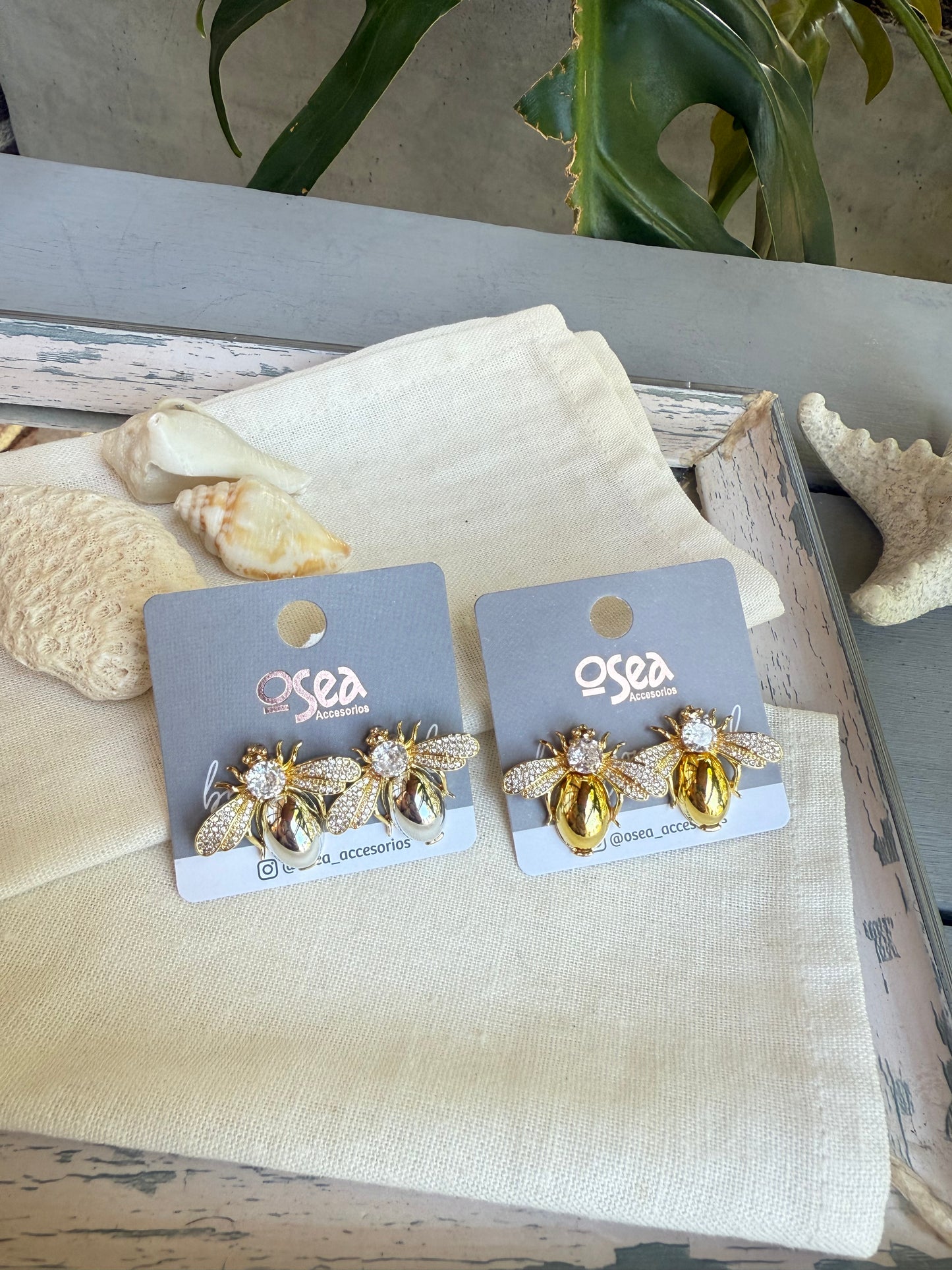 Arete en topo rodinado abeja