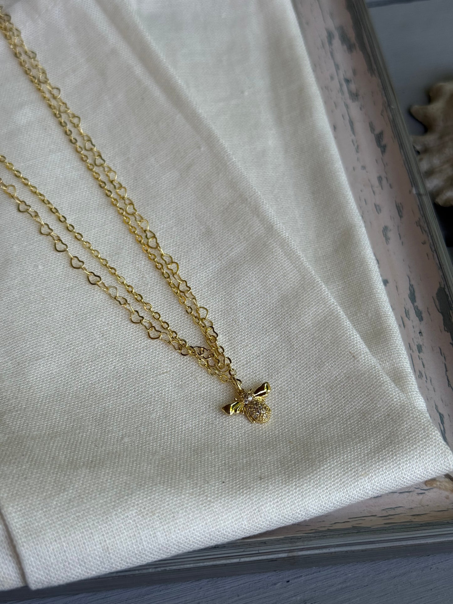 Collar doble rodinado abeja piedras