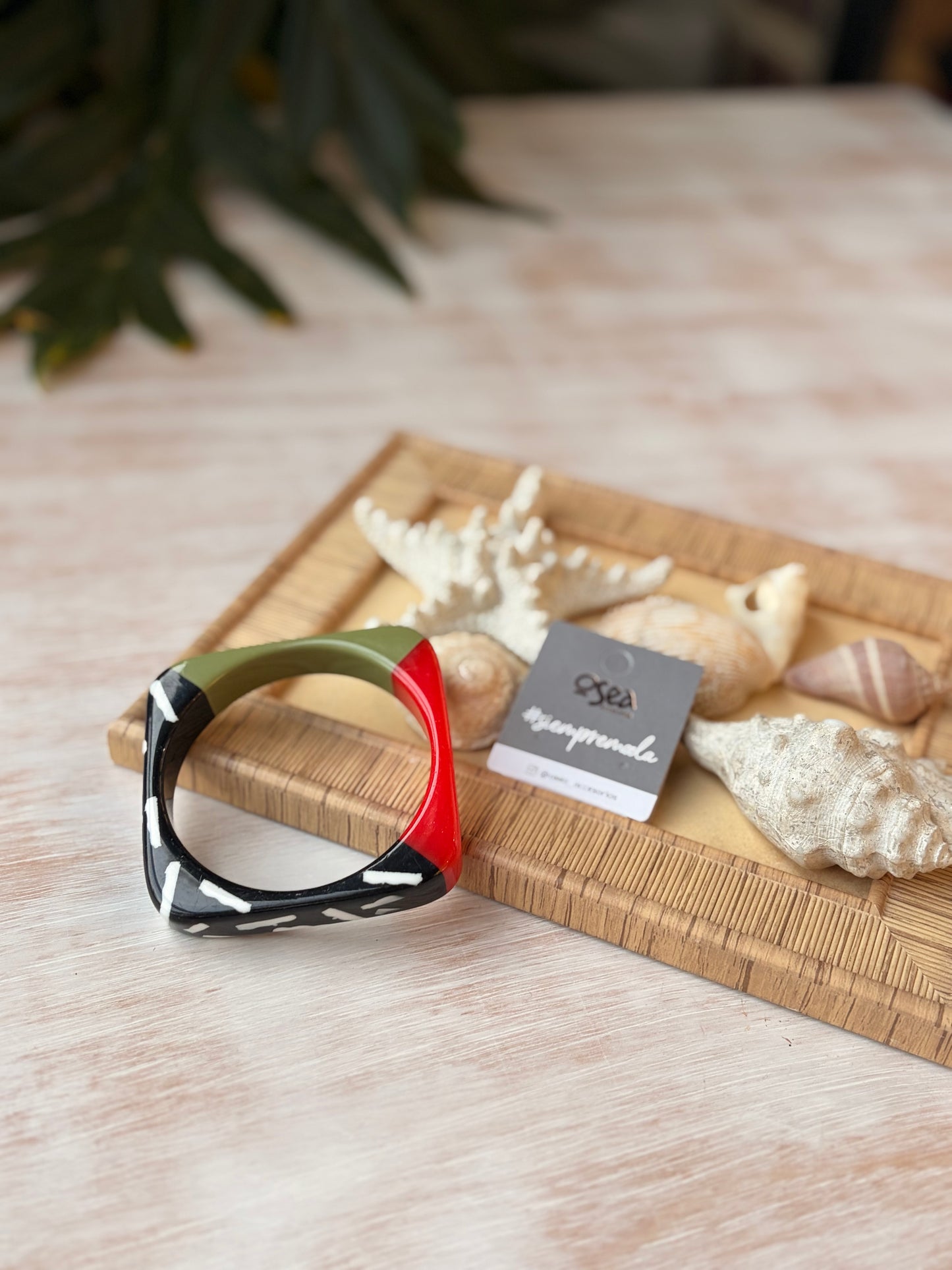 Pulsera cuadrada en resina