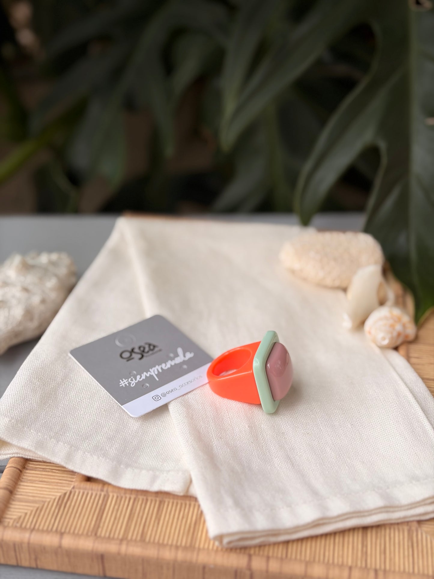 Anillo cuadrado resina