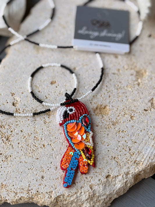 Collar largo dije guacamaya artesanal