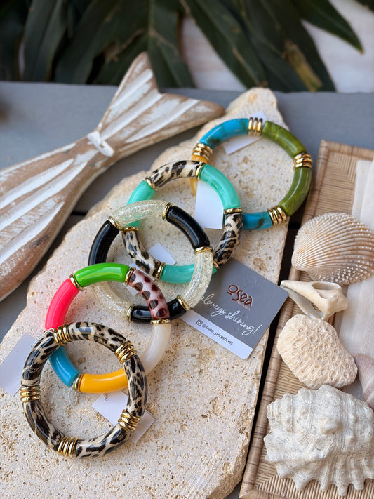 Pulsera resortada en resina colores y animal