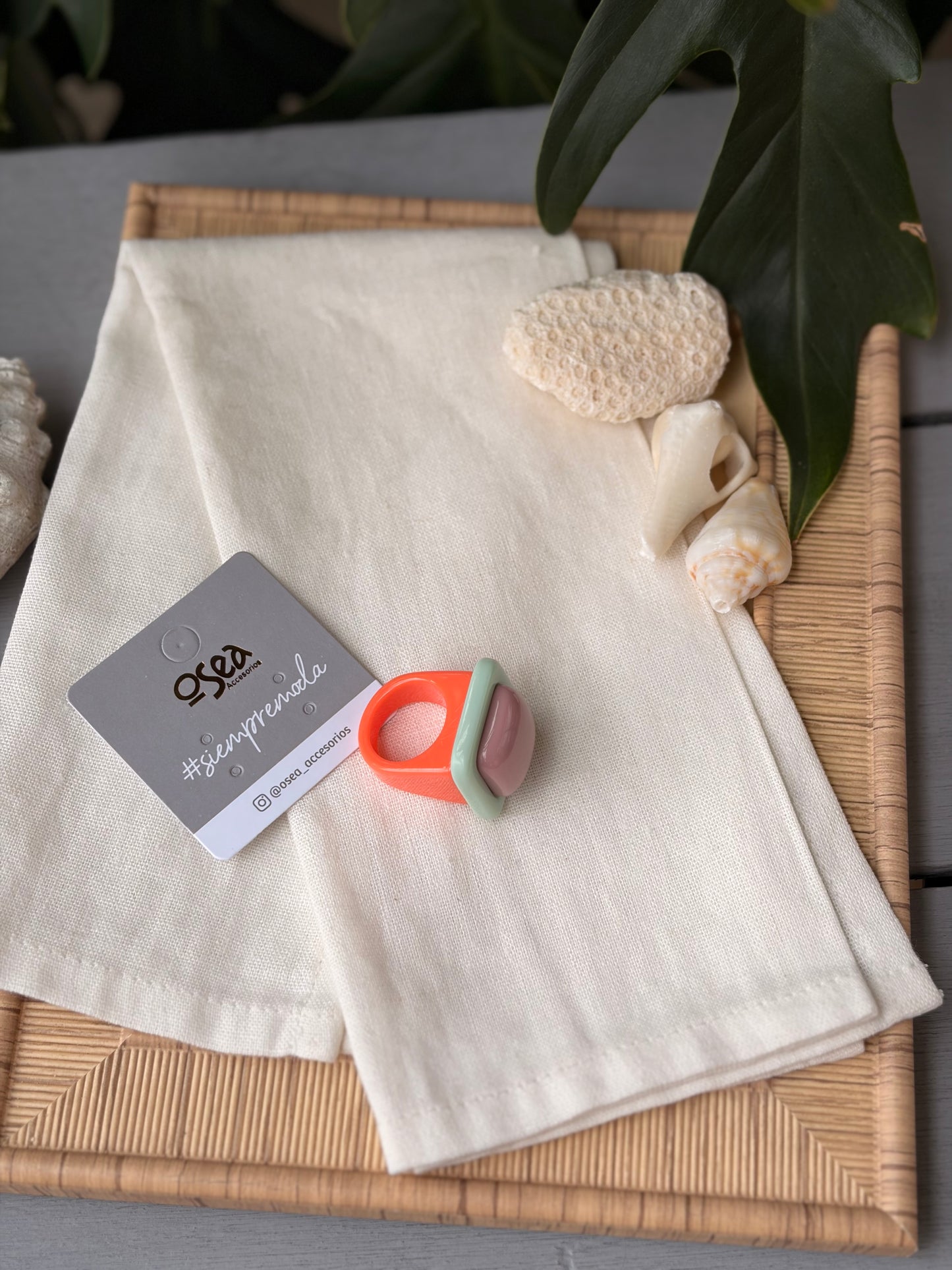 Anillo cuadrado resina