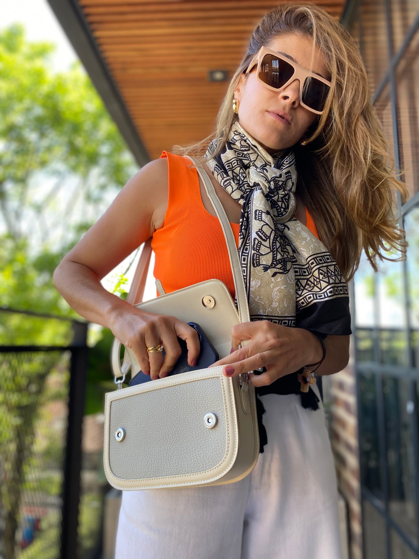 Bolso manos libres con borde cargaderas intercambiables