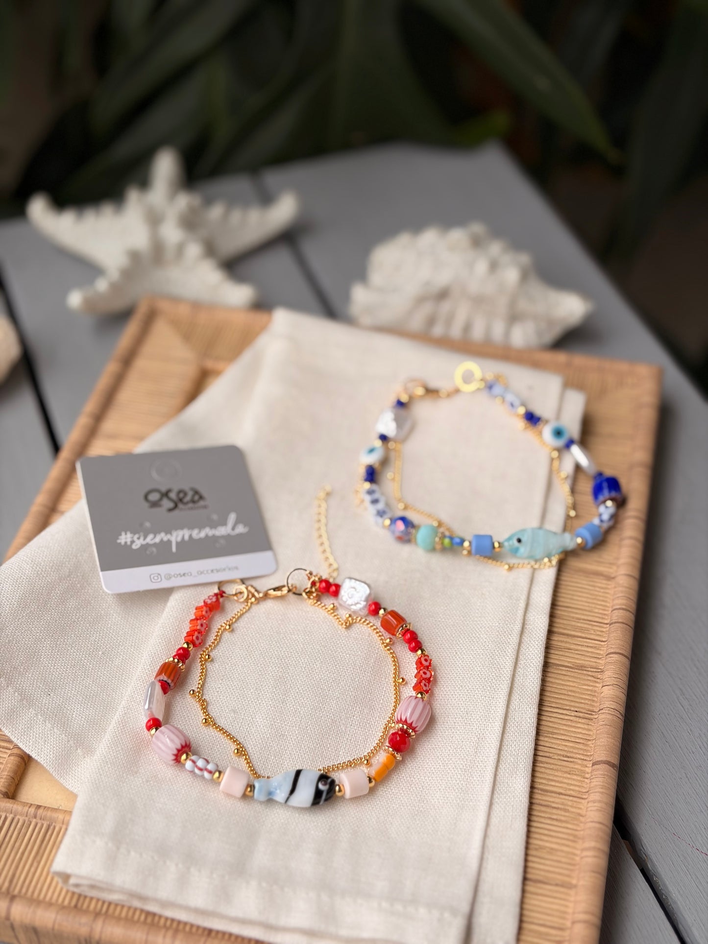 Tobillera doble: cadena e hilo con dijes