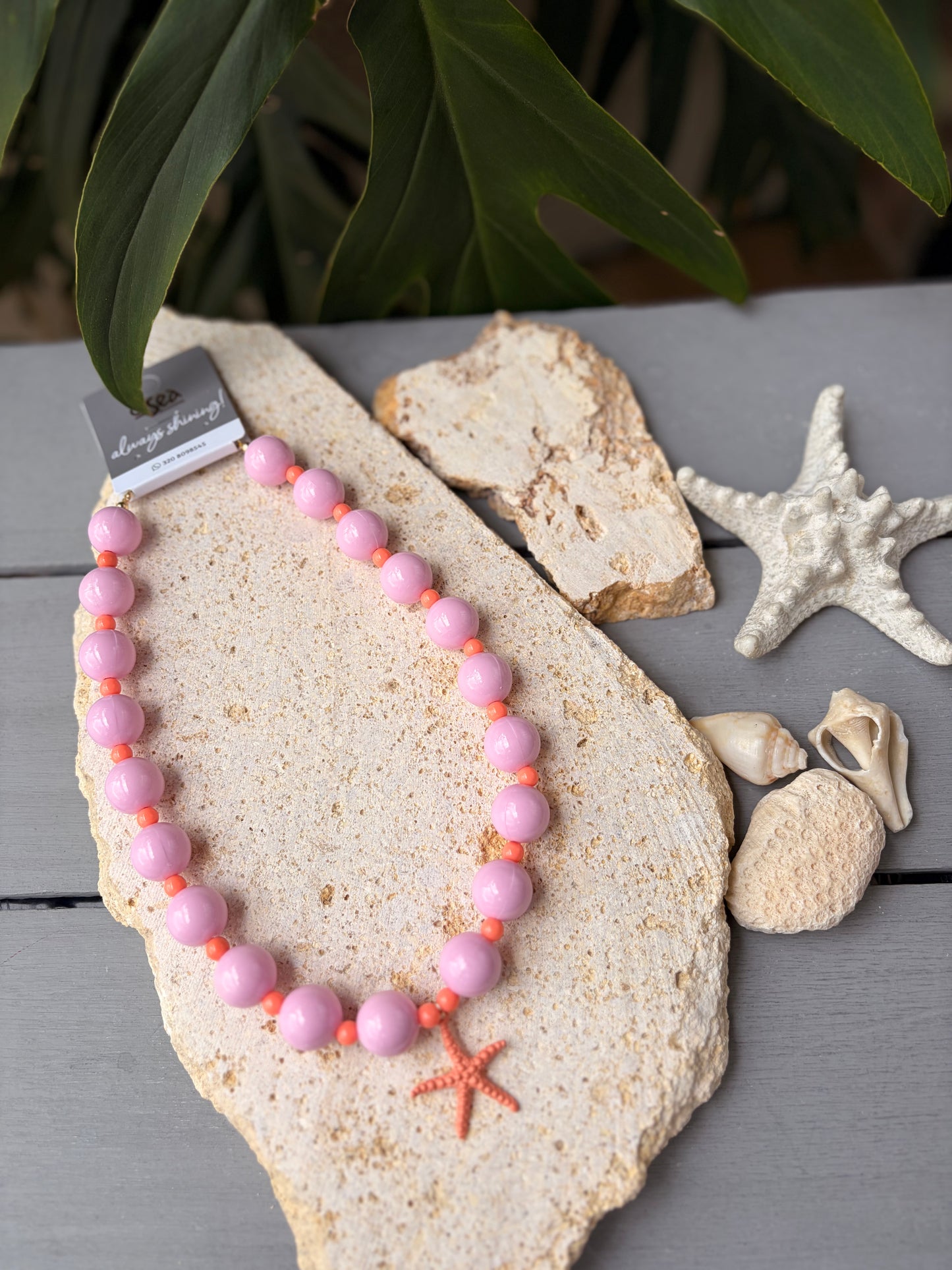 Collar bolas rosadas dije estrella de mar esmaltada