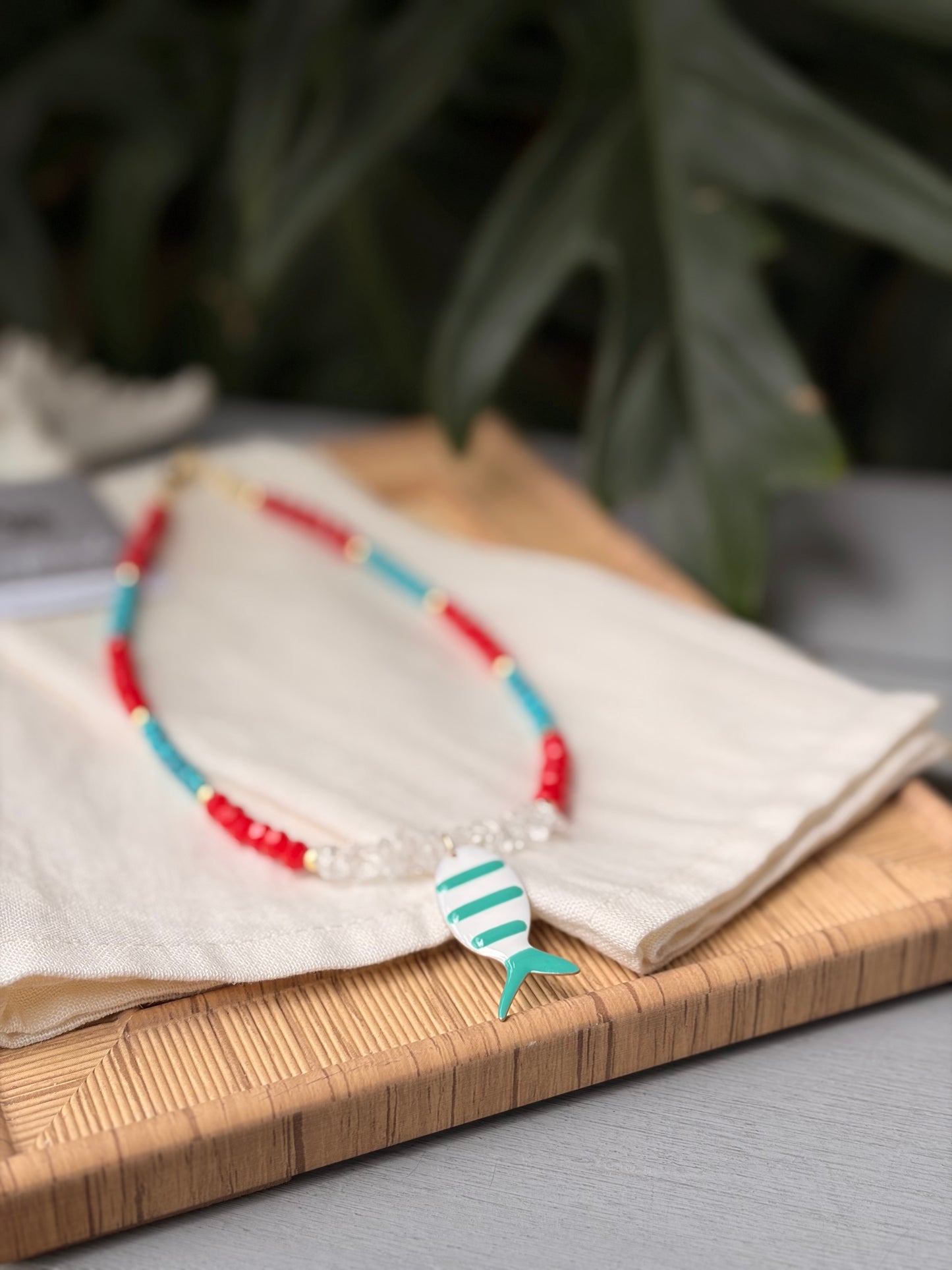 Collar playero piedras y dije pez