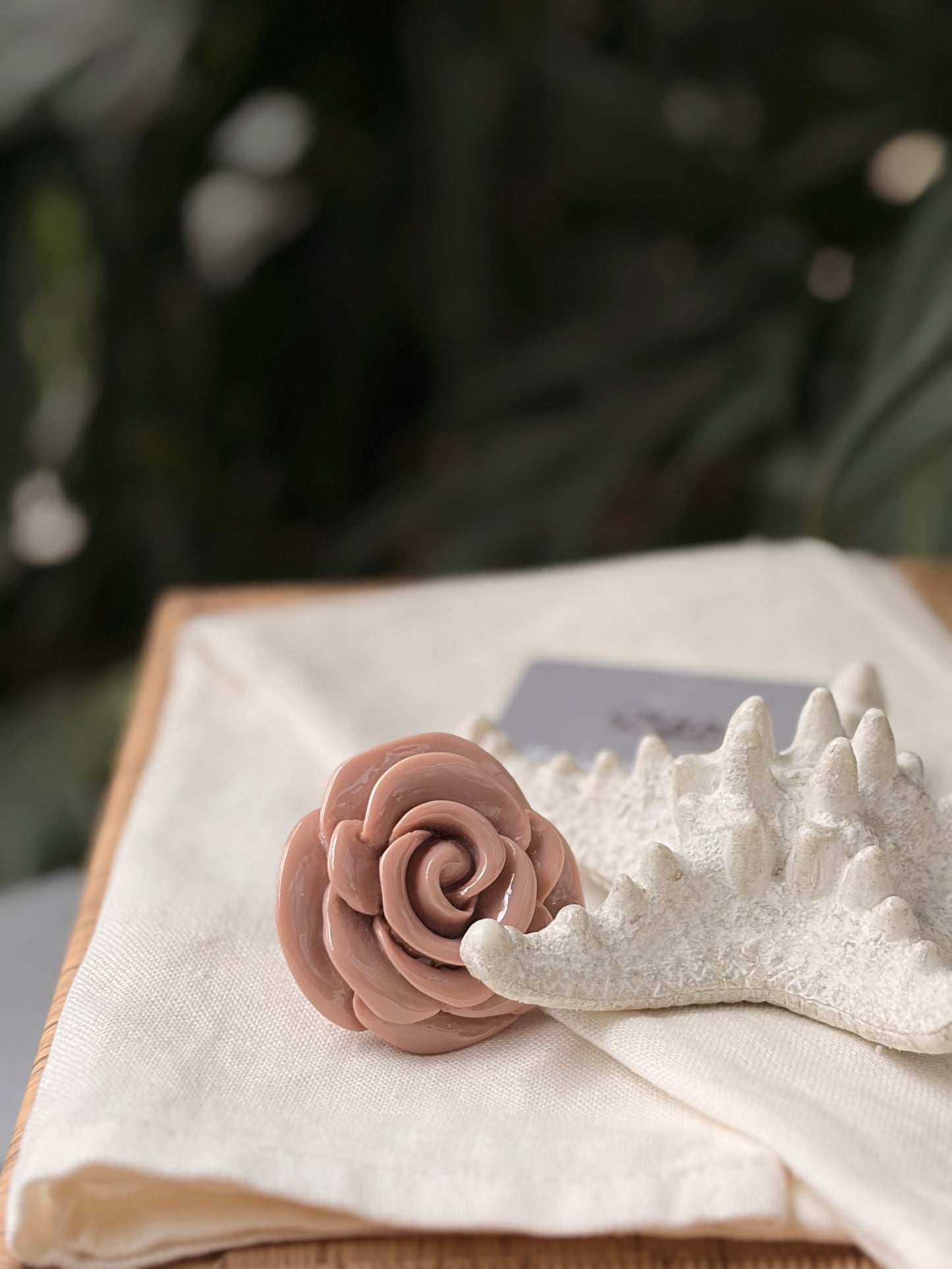 Anillo flor en resina