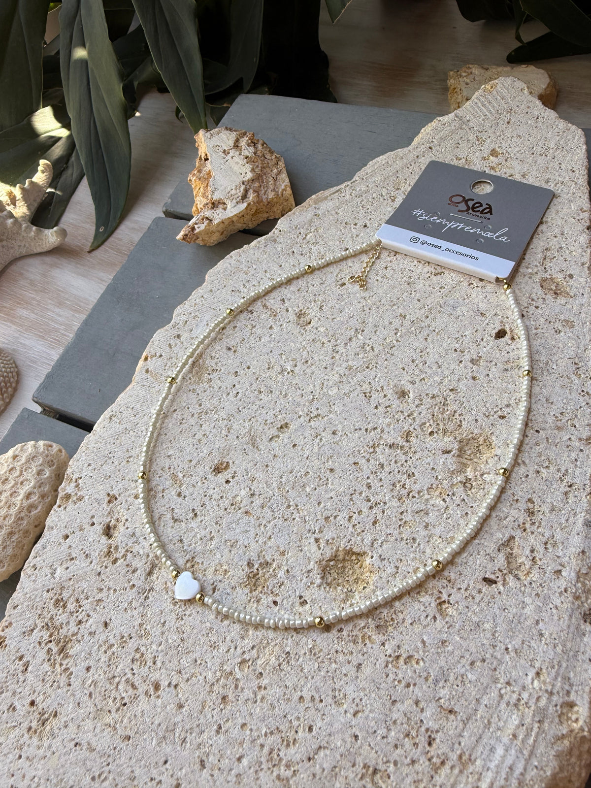 Choker mostacilla corazón nacar