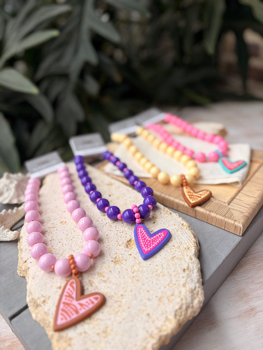 Collar bolas dije corazón relieve