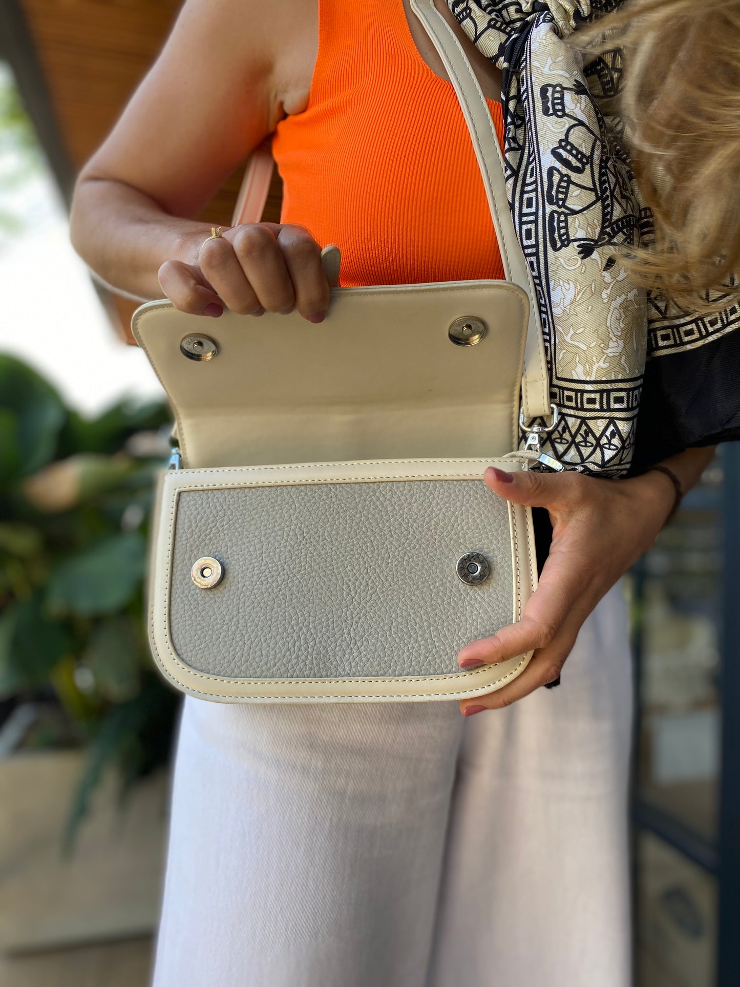 Bolso manos libres con borde cargaderas intercambiables